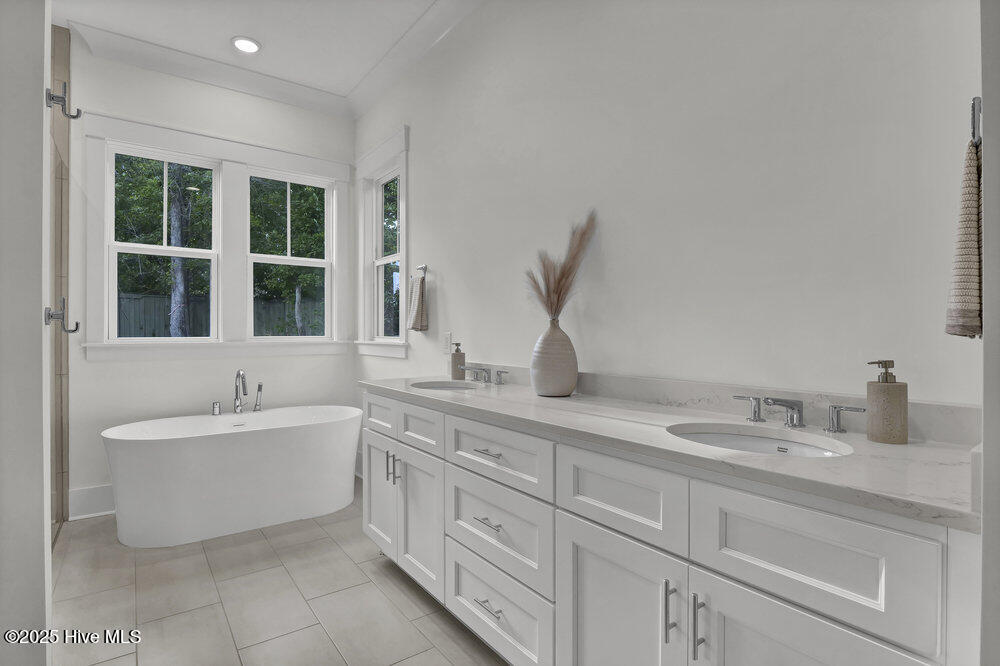 100509390 | Photo 26