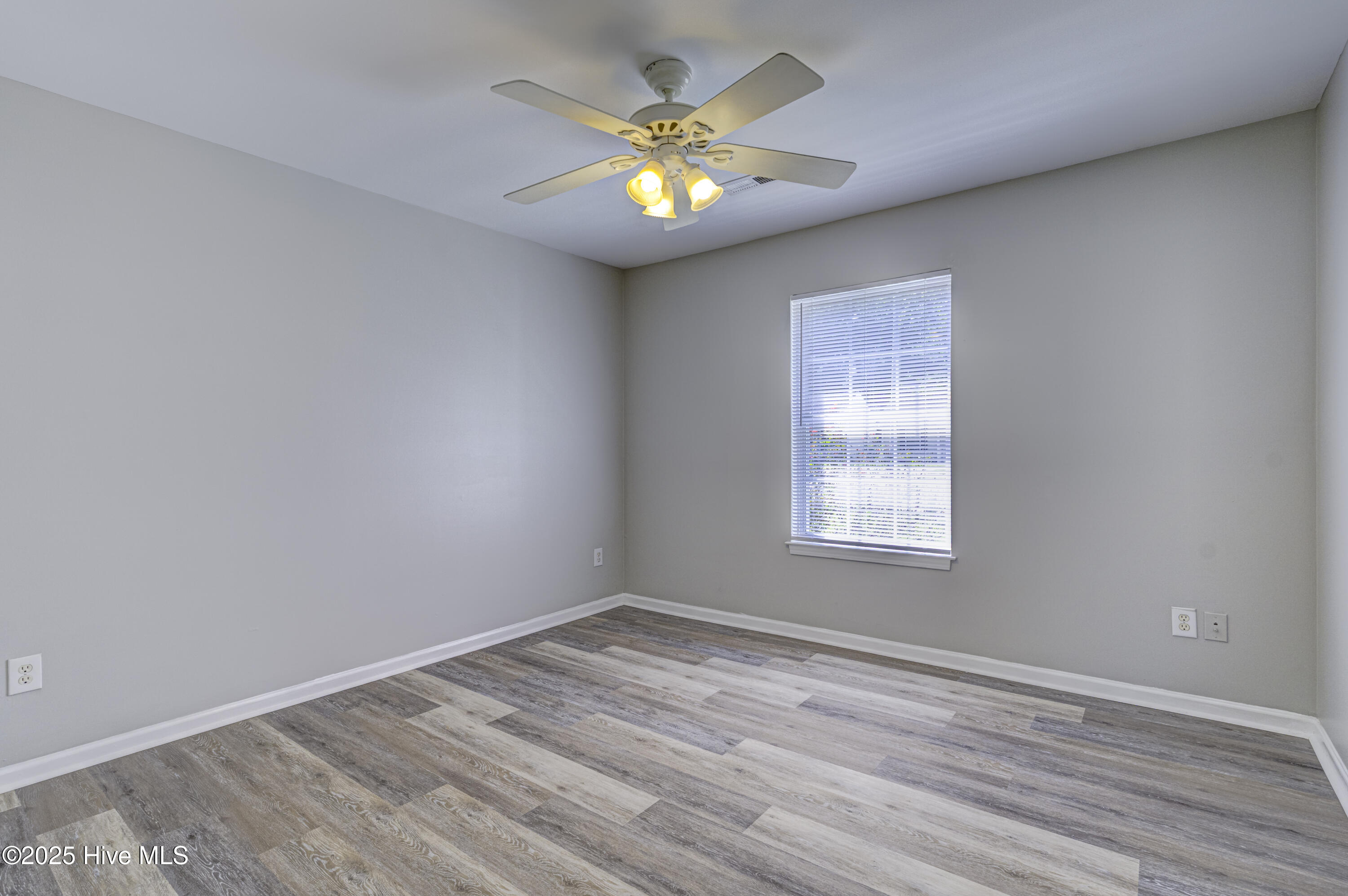 100531286 | Photo 25