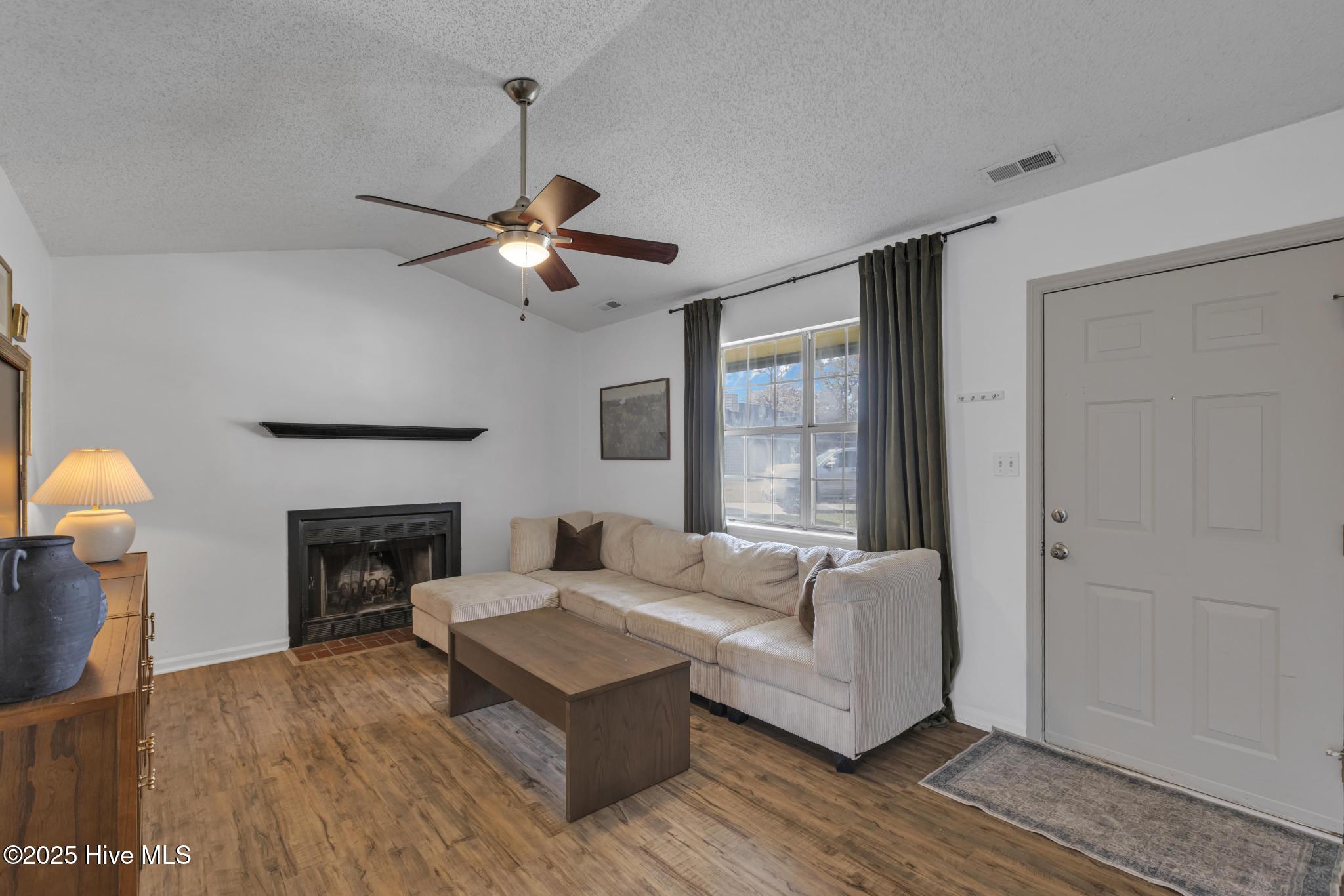 406 Singletree Court, Jacksonville, NC 28540 – photo 7: 425A4170