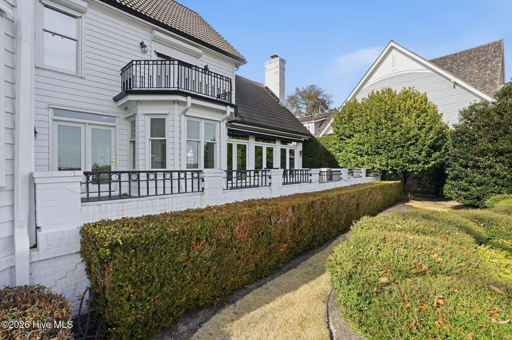 100556046 | Photo 96