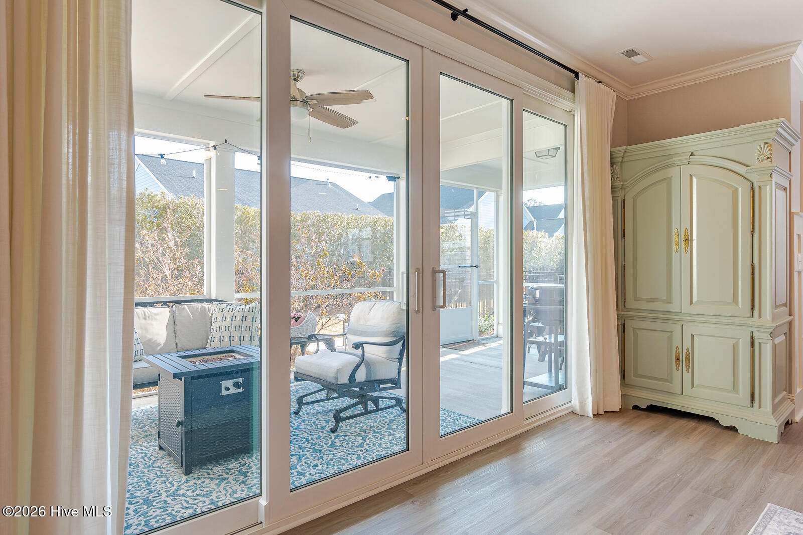 100555037 | Photo 48