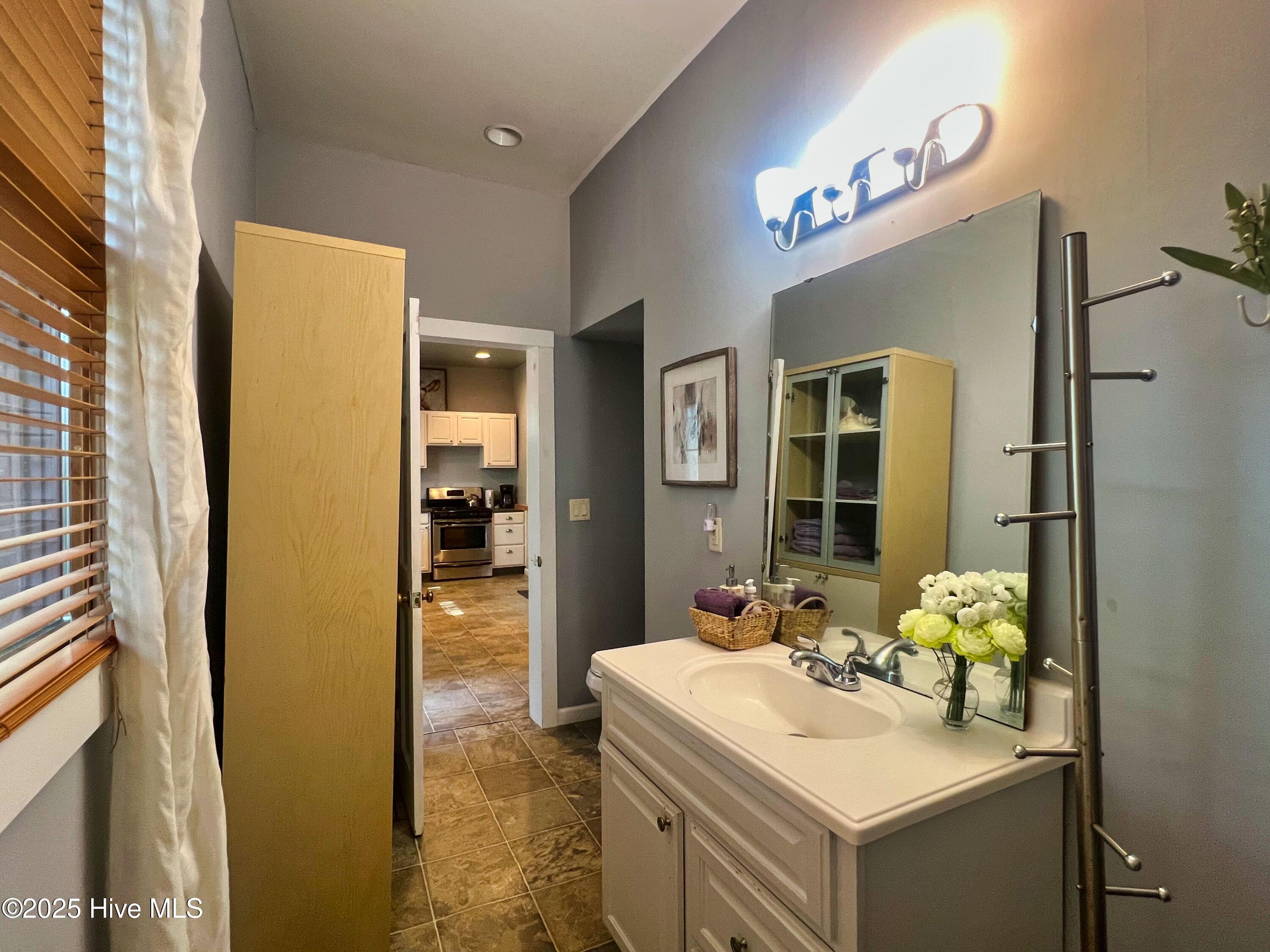 100509231 | Photo 30