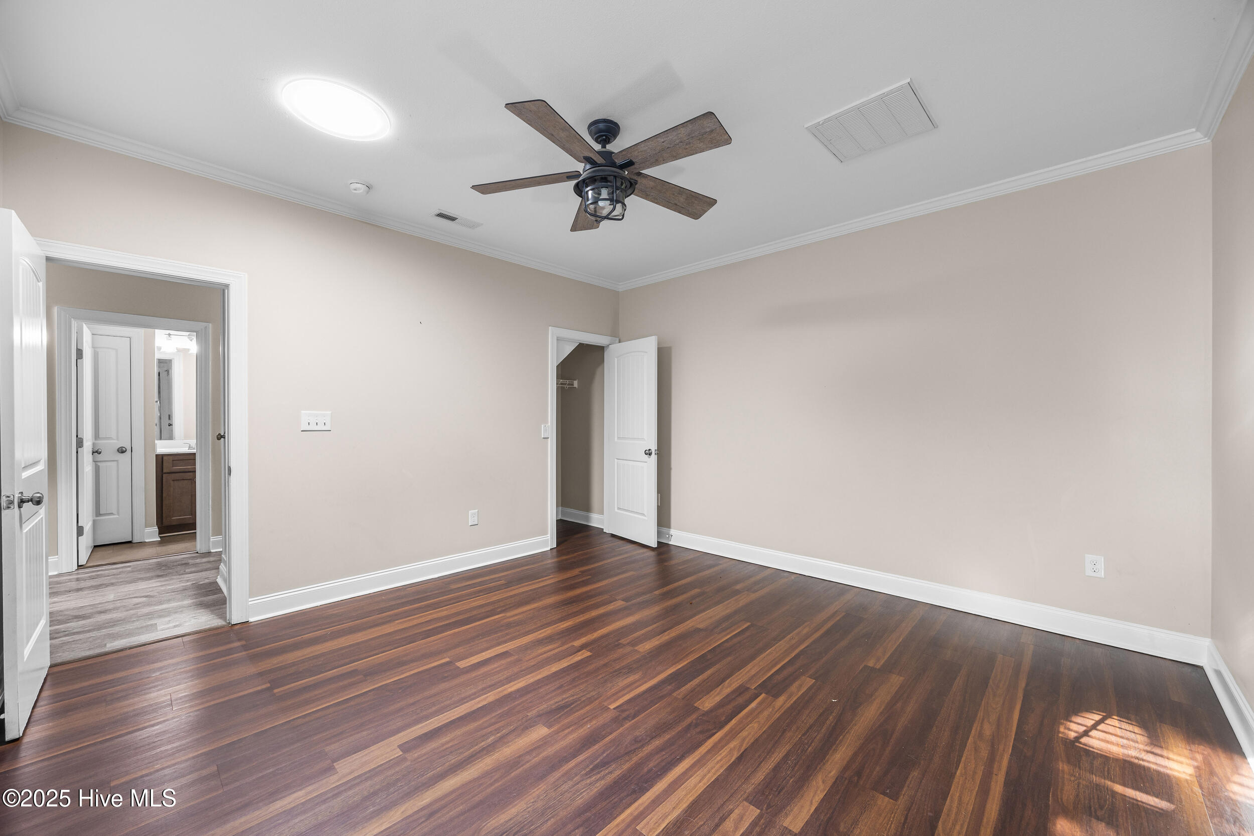 100528146 | Photo 28