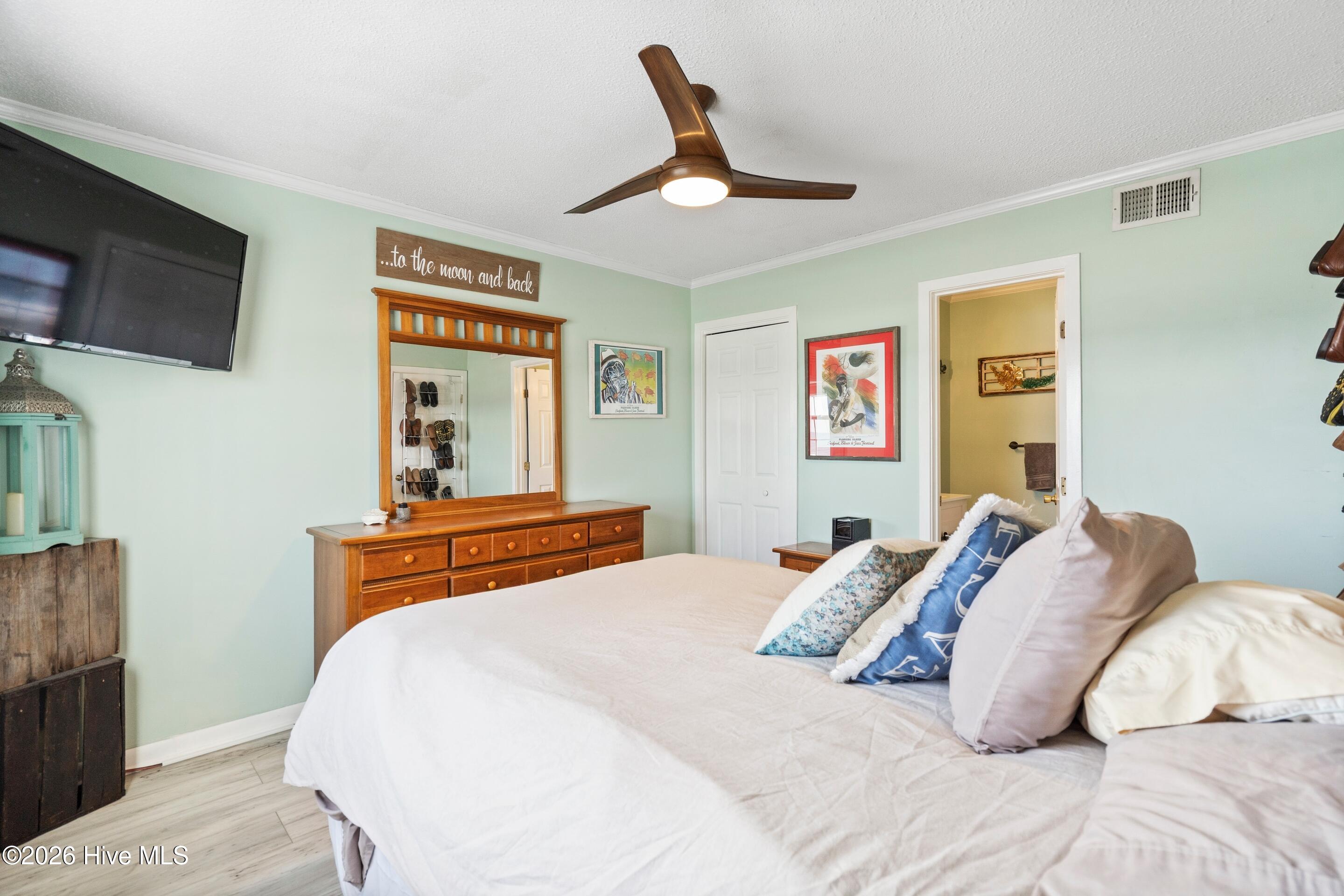 100549000 | Photo 24