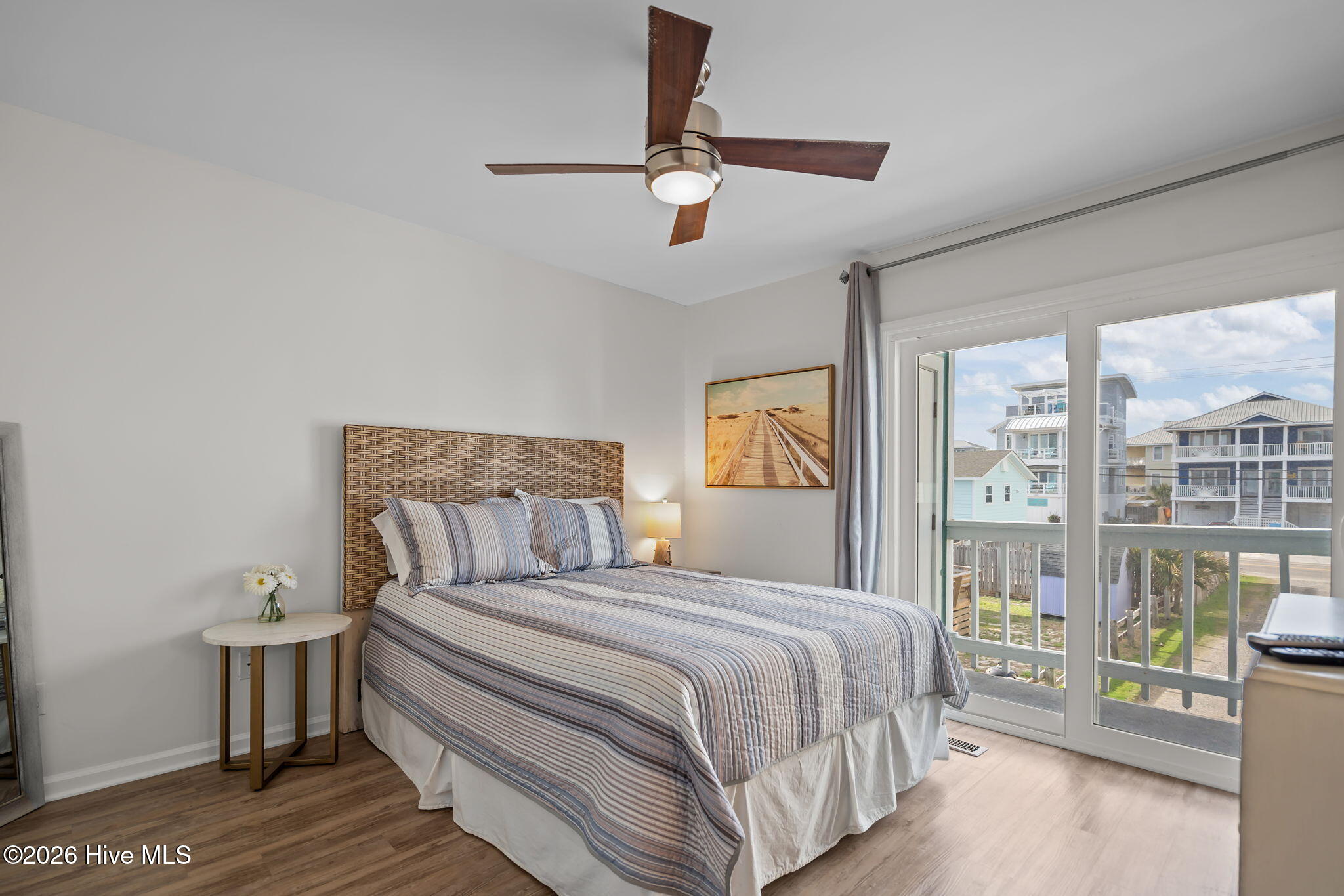 100549615 | Photo 26