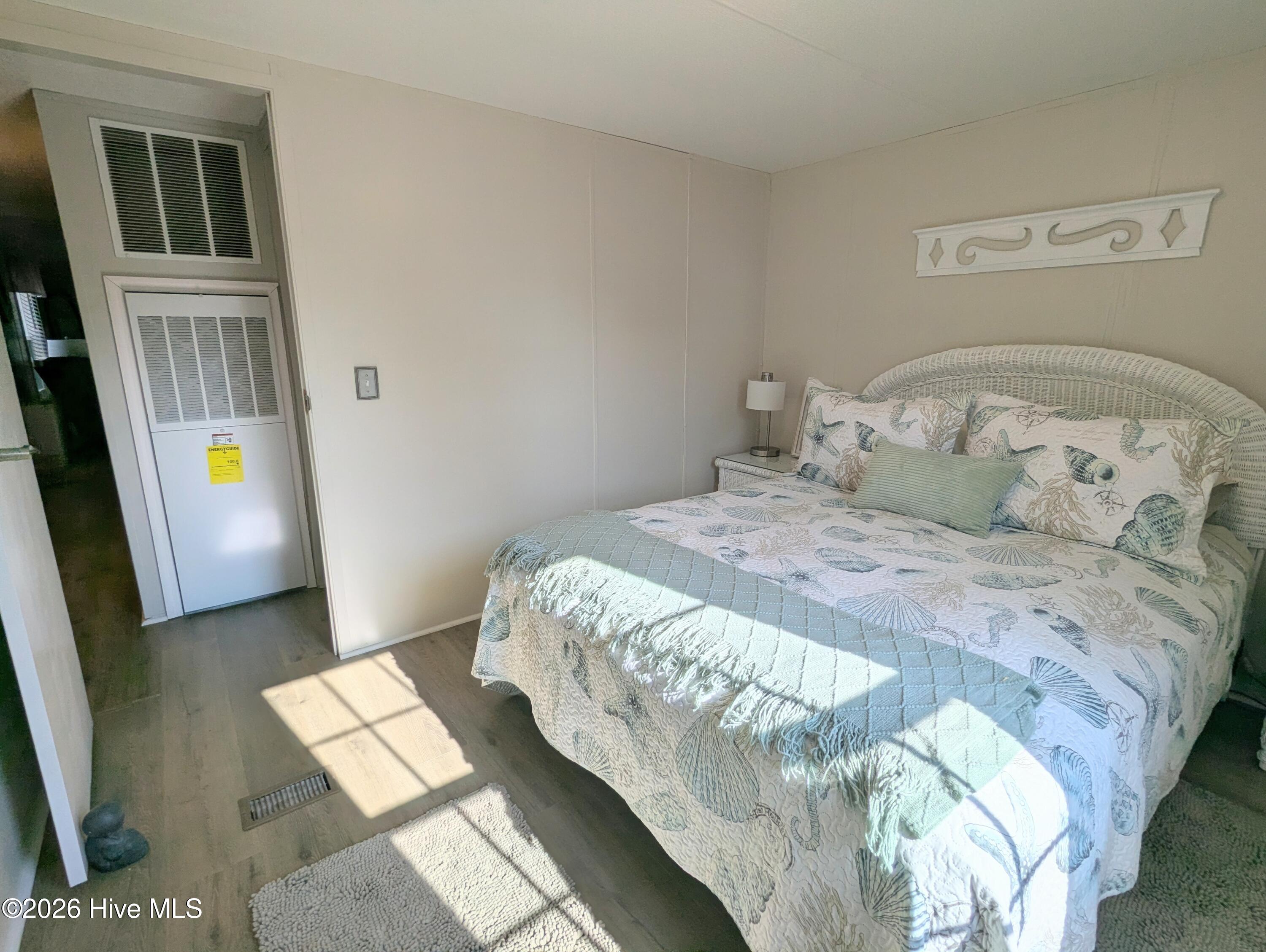 100548489 | Photo 25