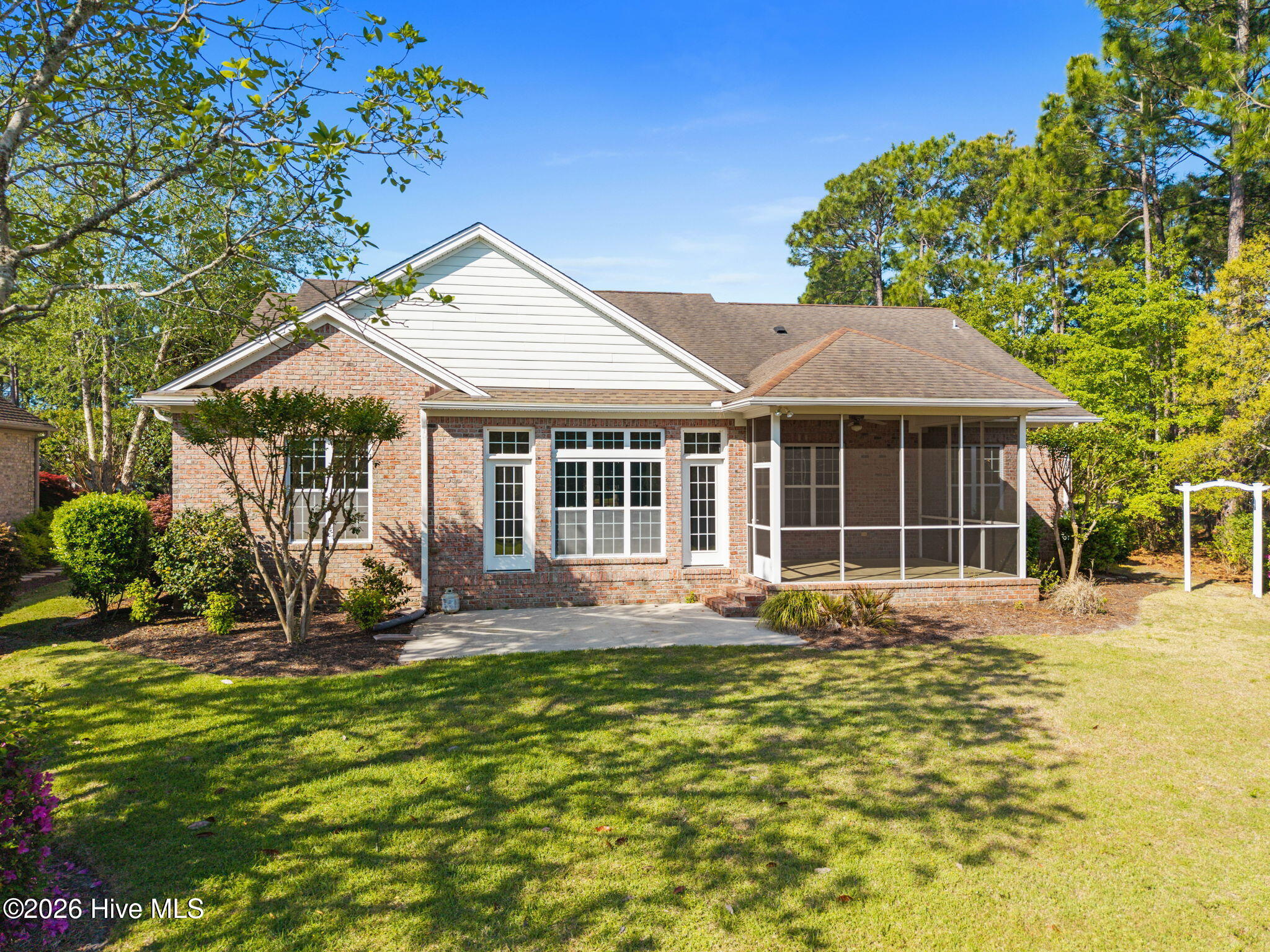 100568005 | Photo 33