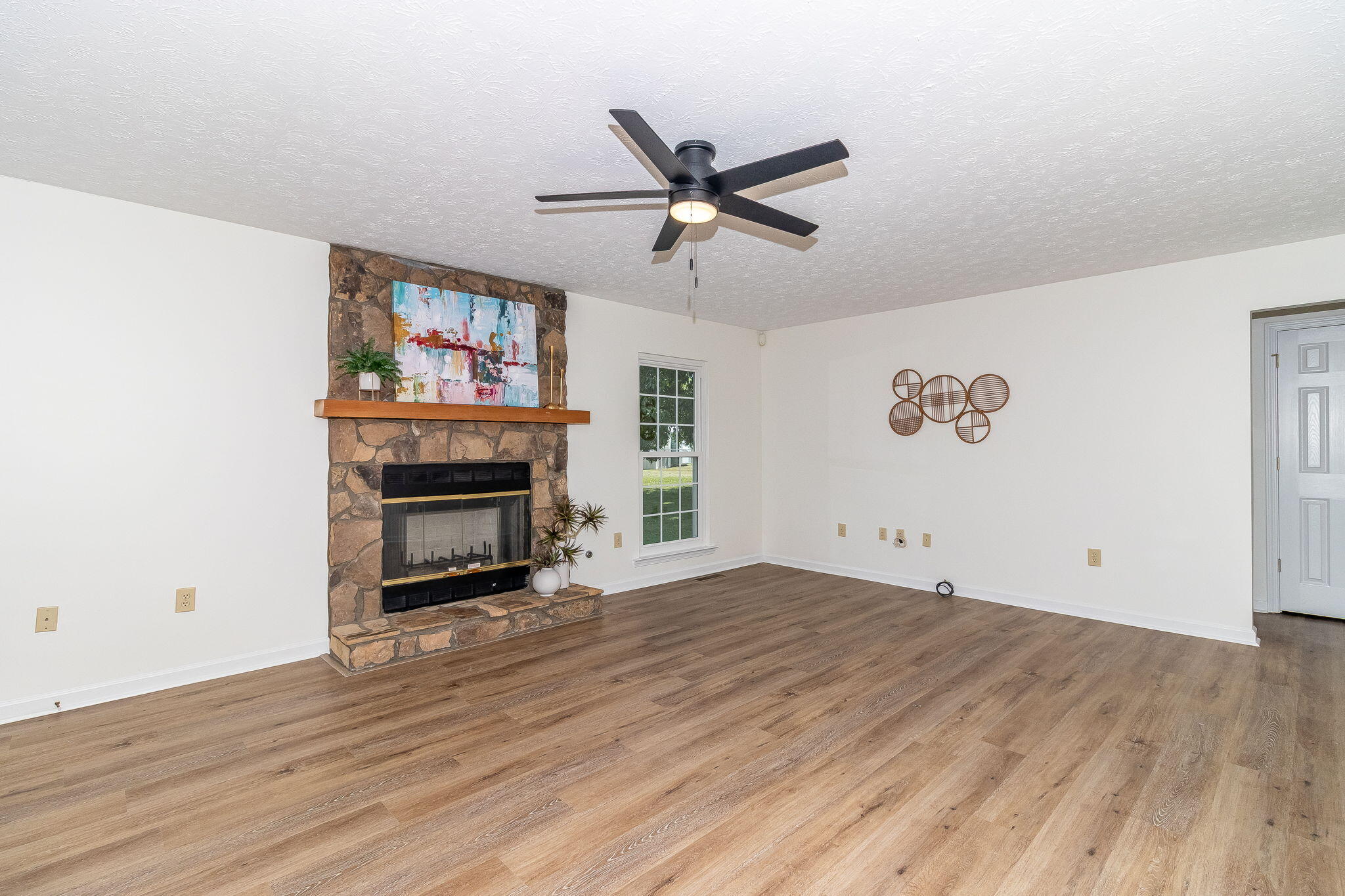 16-web-or-mls-229 OAKS DR. ©-1570