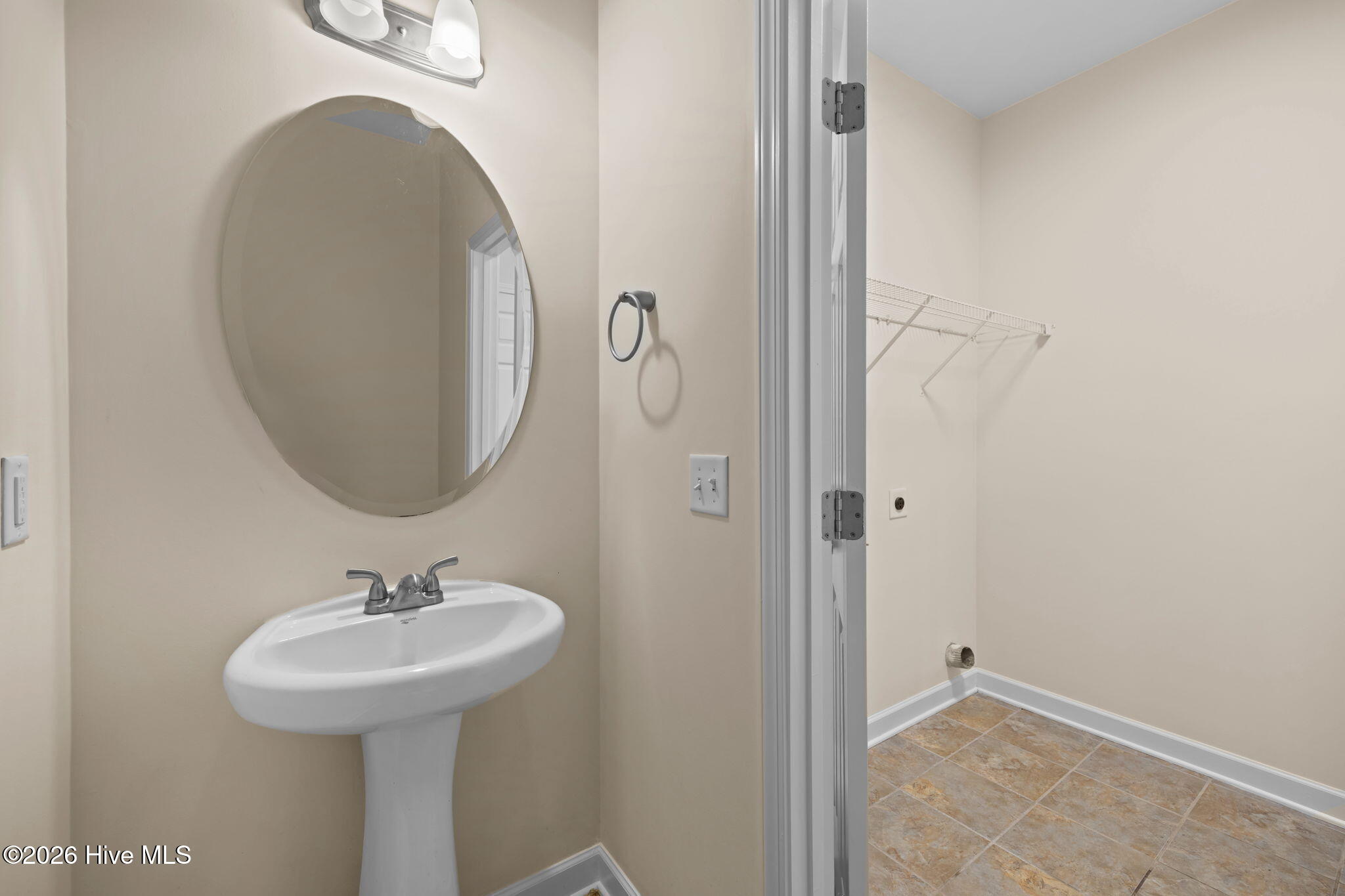 100557440 | Photo 16