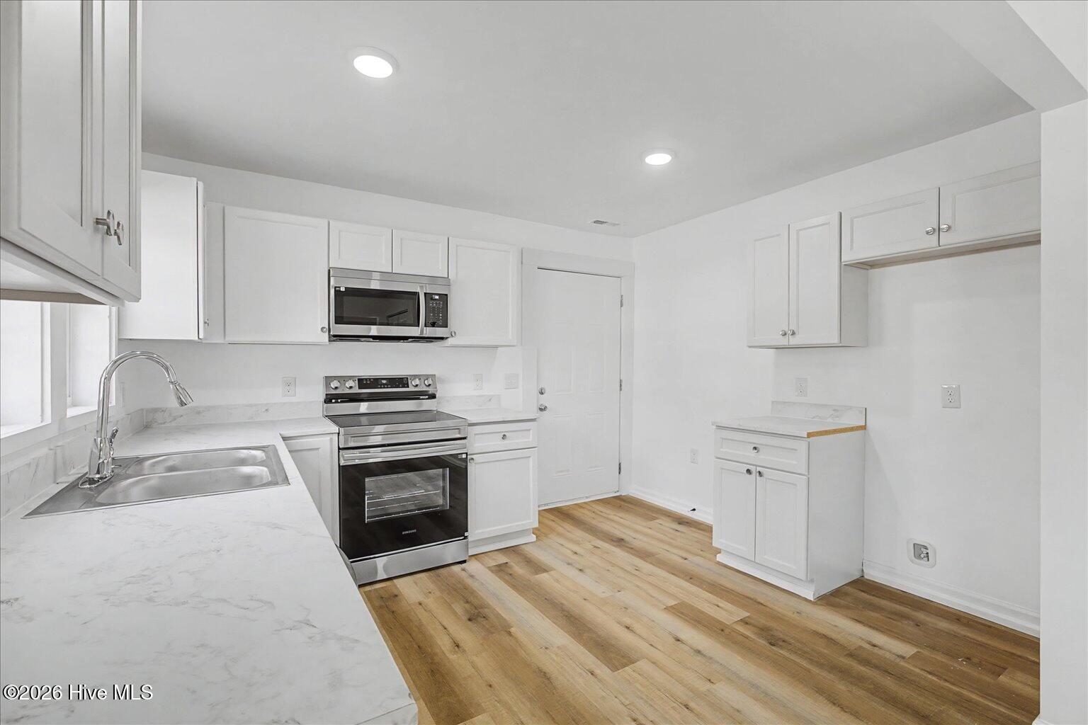 100554181 | Photo 13