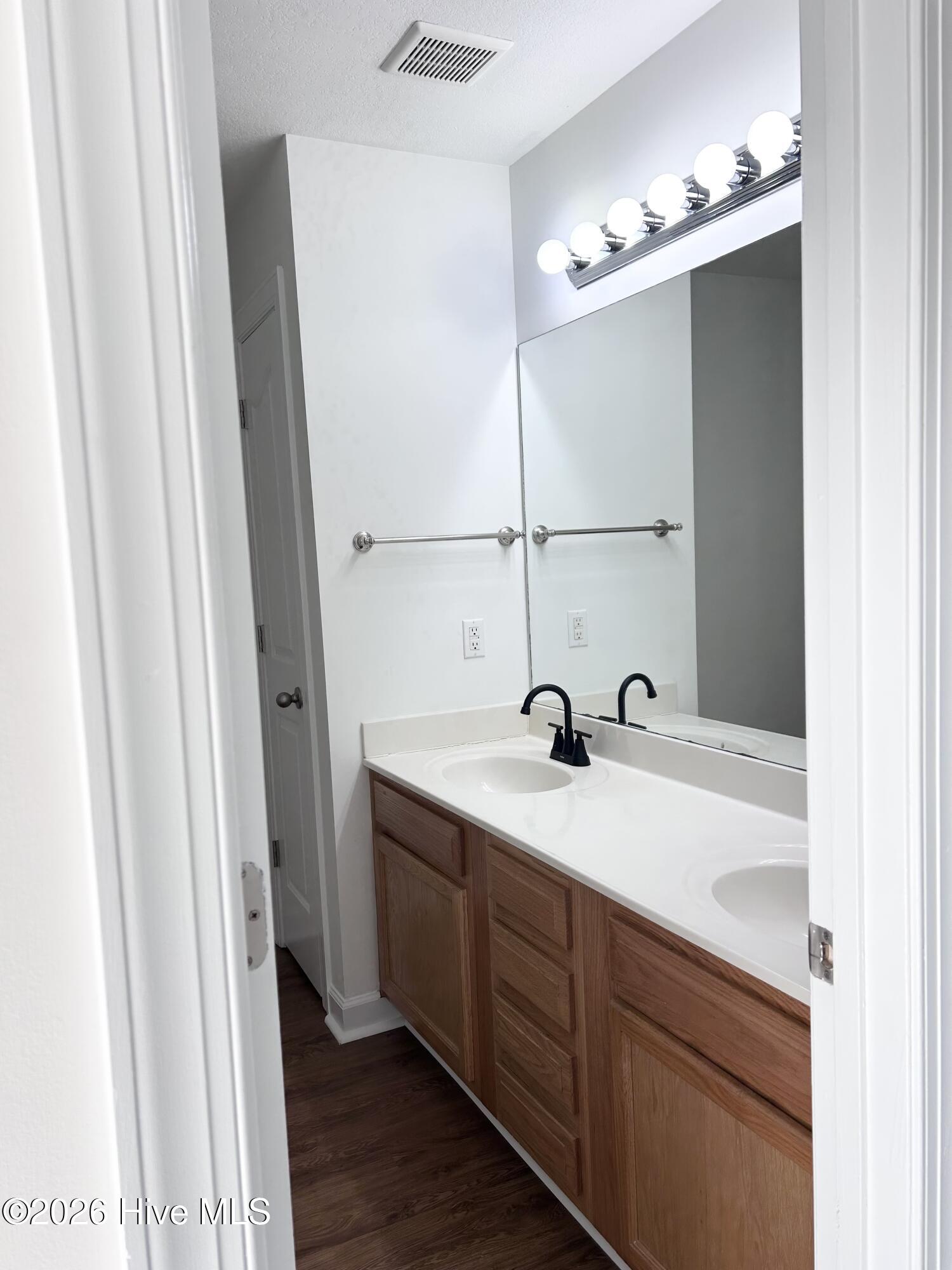 100547623 | Photo 14