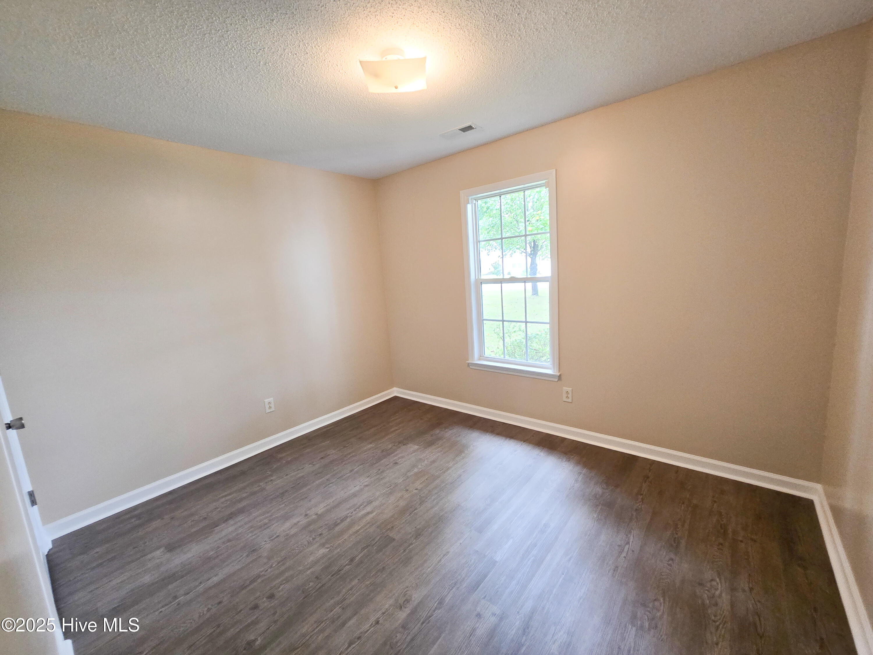 100533714 | Photo 22