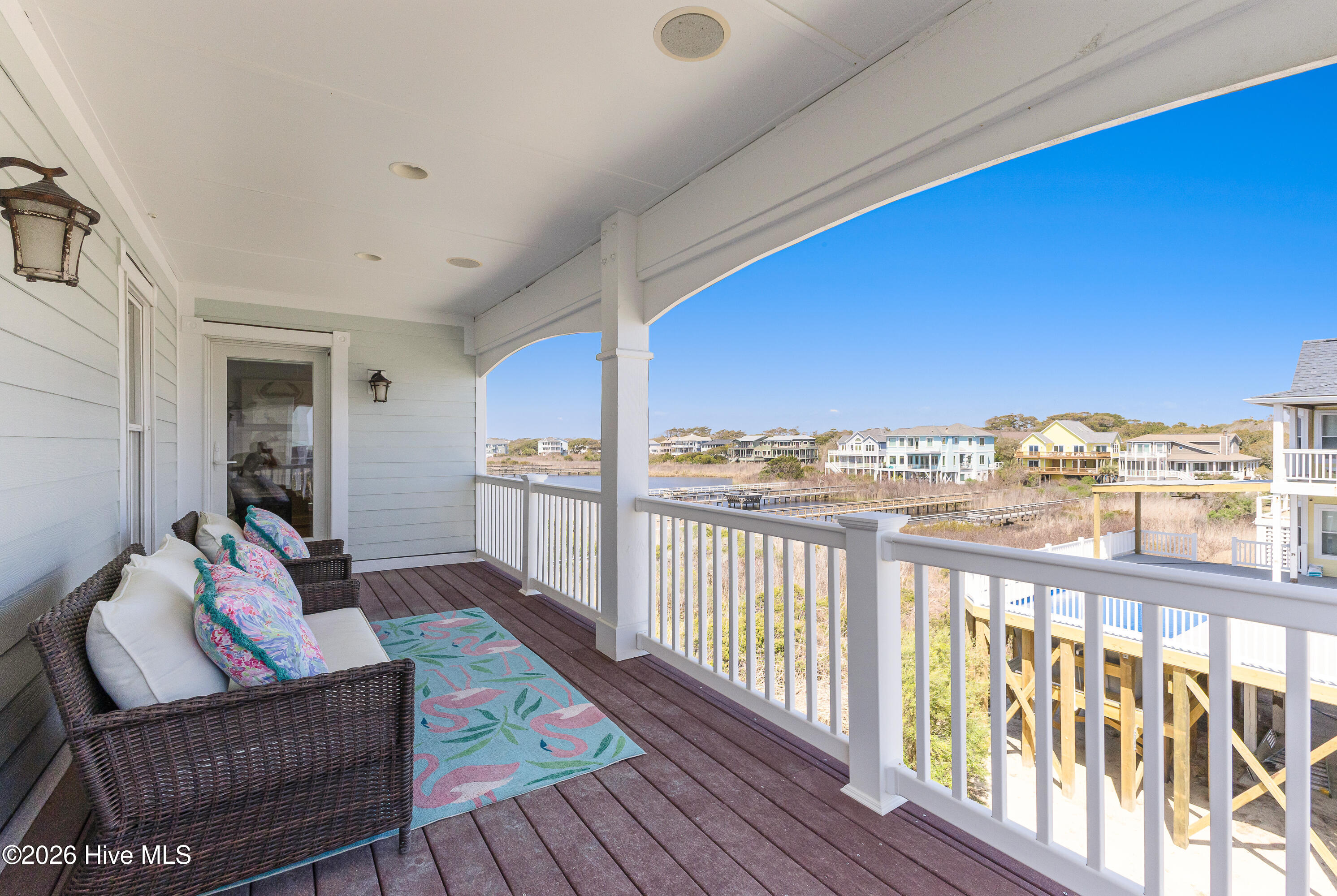 100567897 | Photo 33