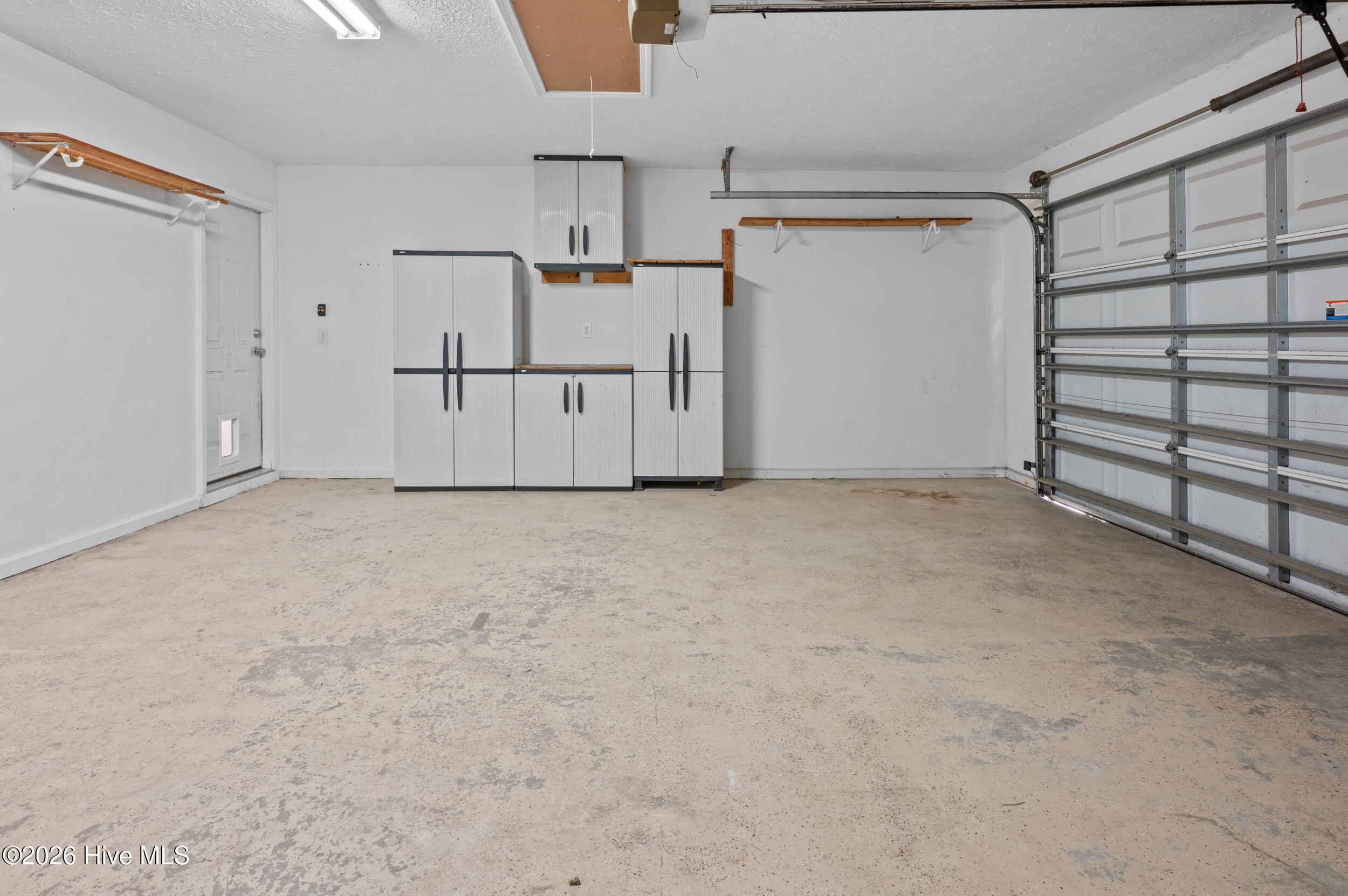 100562956 | Photo 32