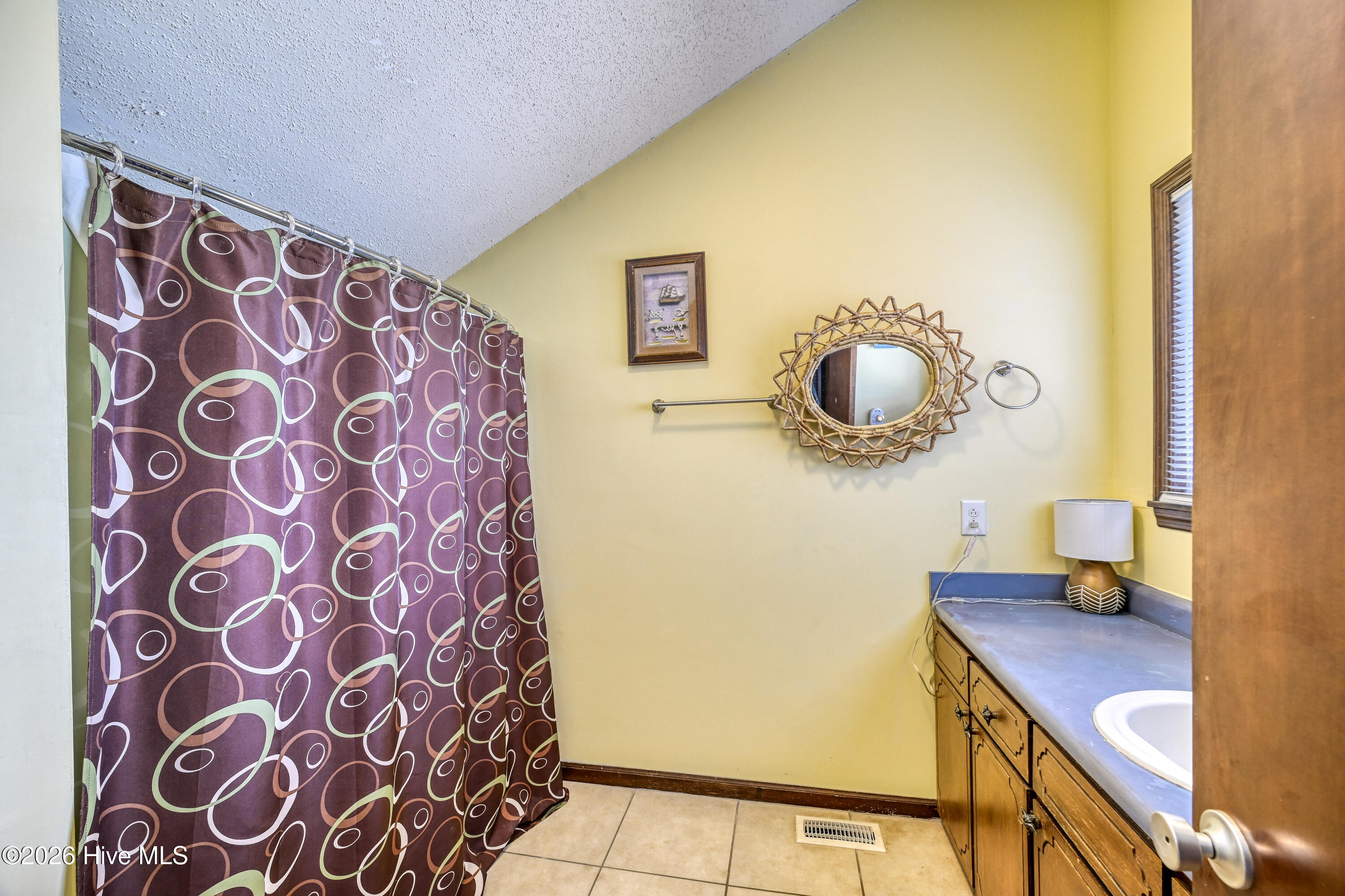 100557799 | Photo 29