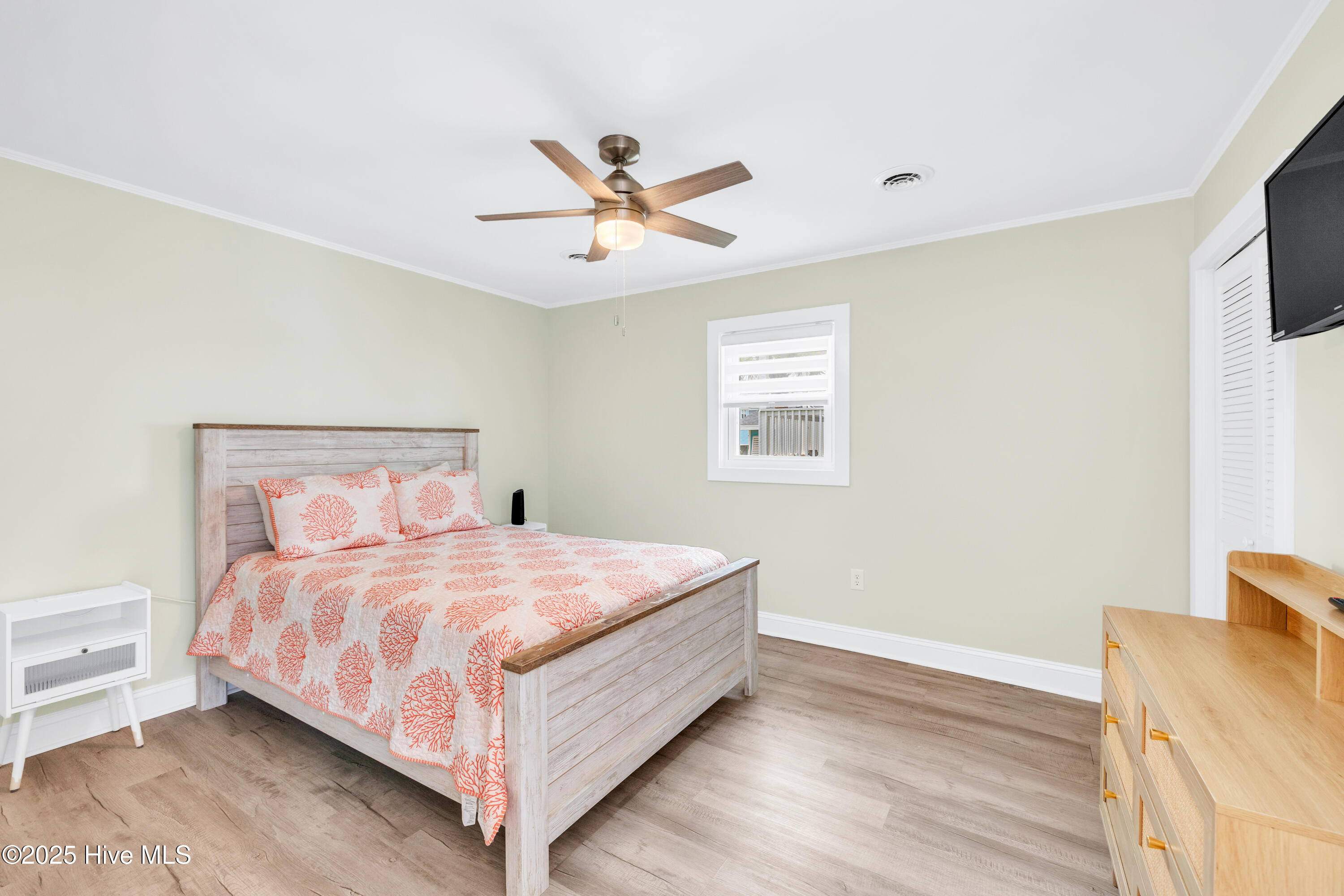 100550005 | Photo 26