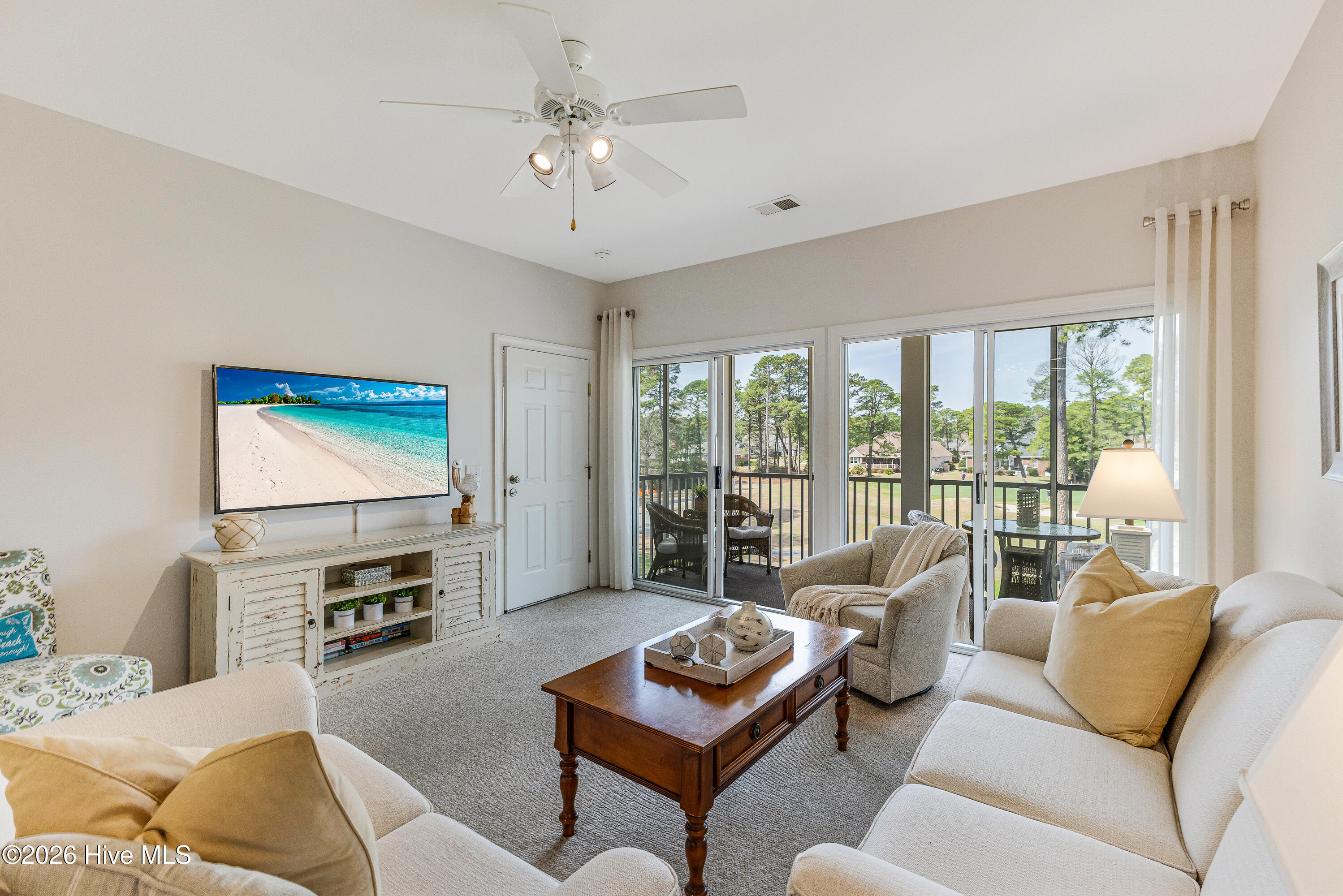 100561043 | Photo 16