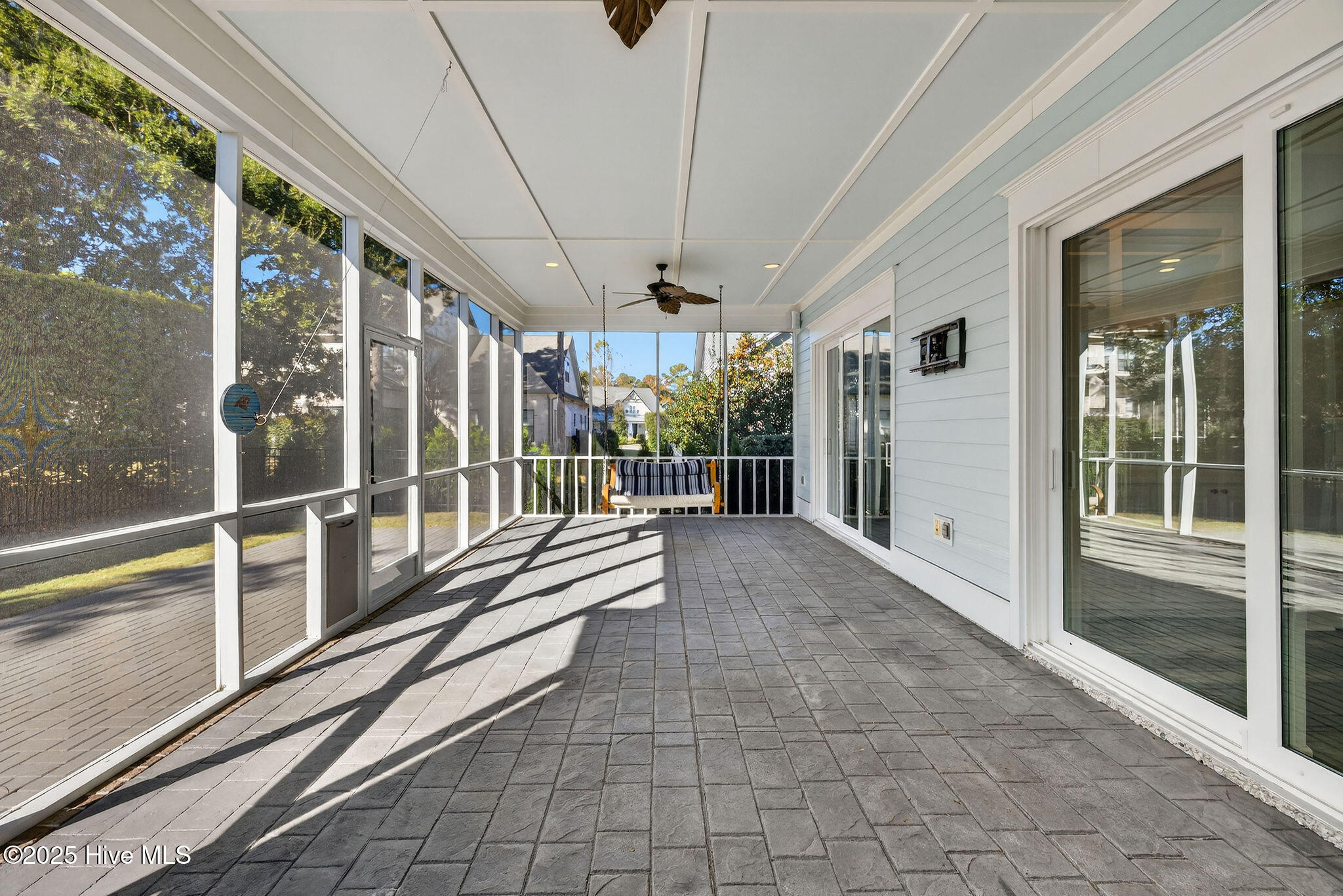 100559766 | Photo 64