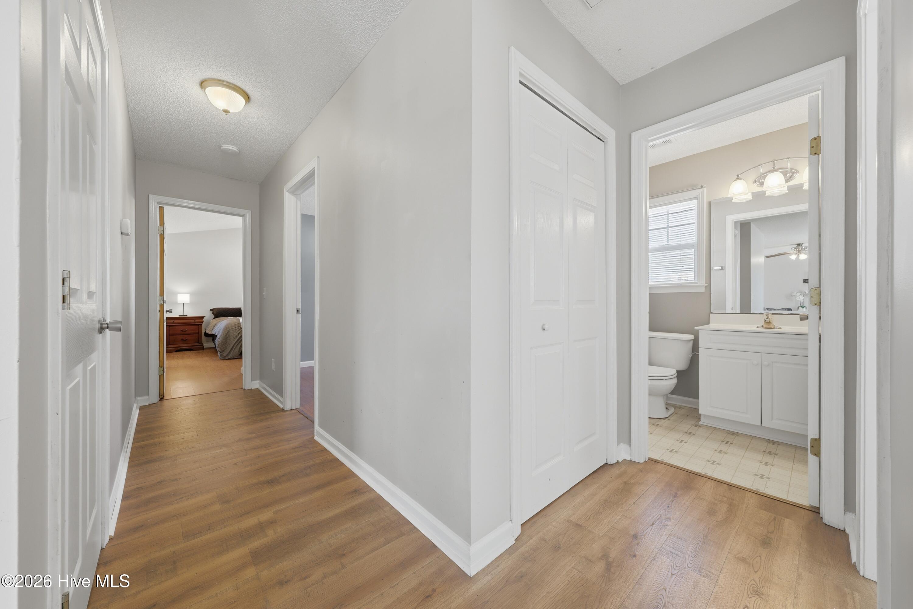 100562580 | Photo 13