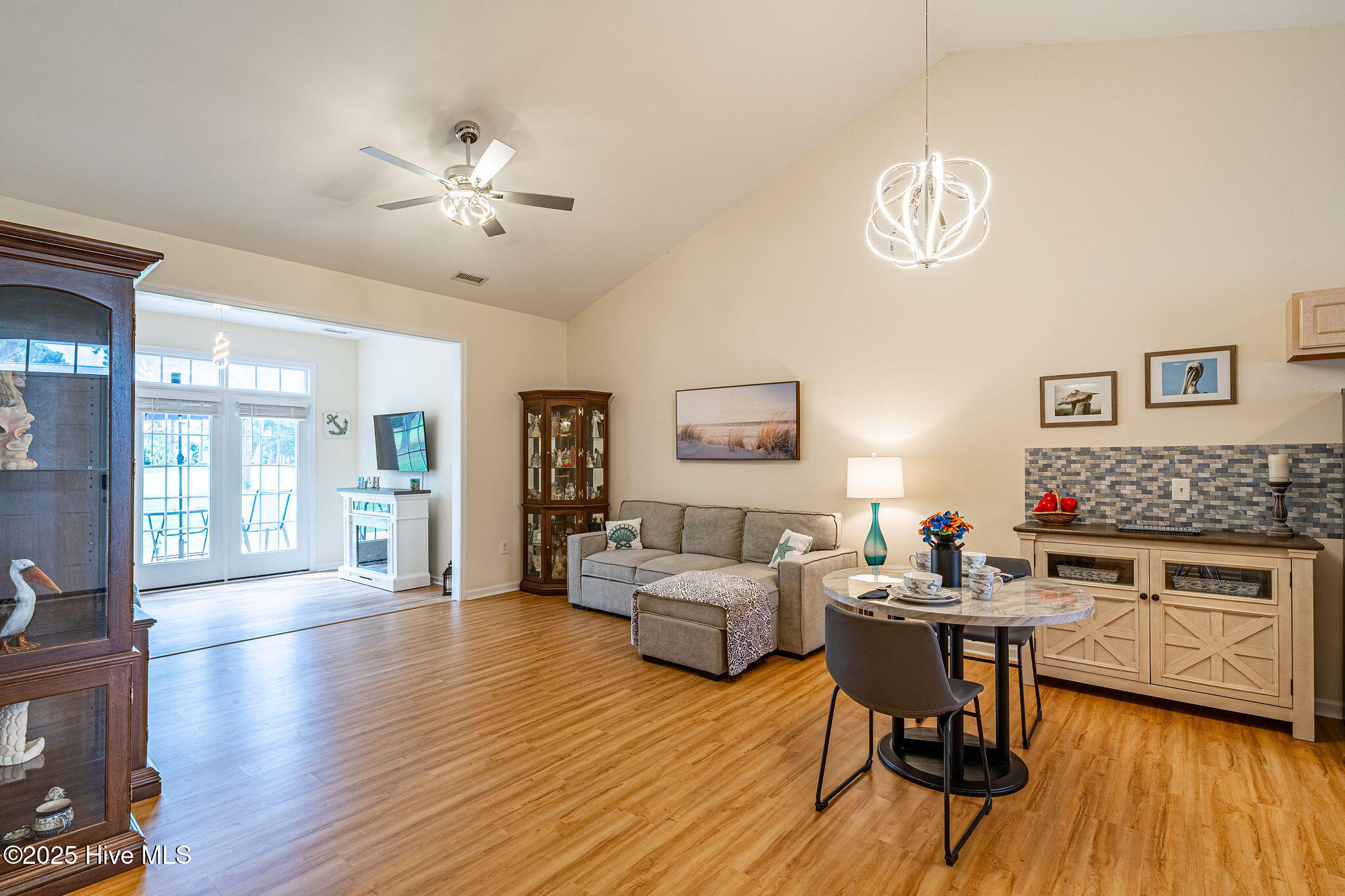 100513601 | Photo 12