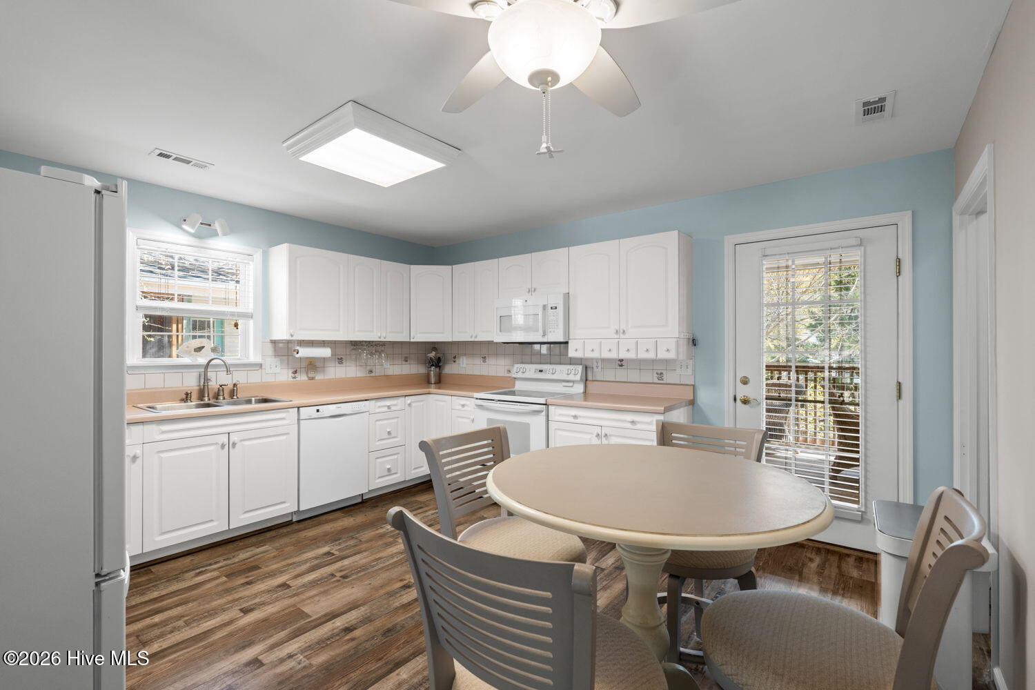 100565093 | Photo 12