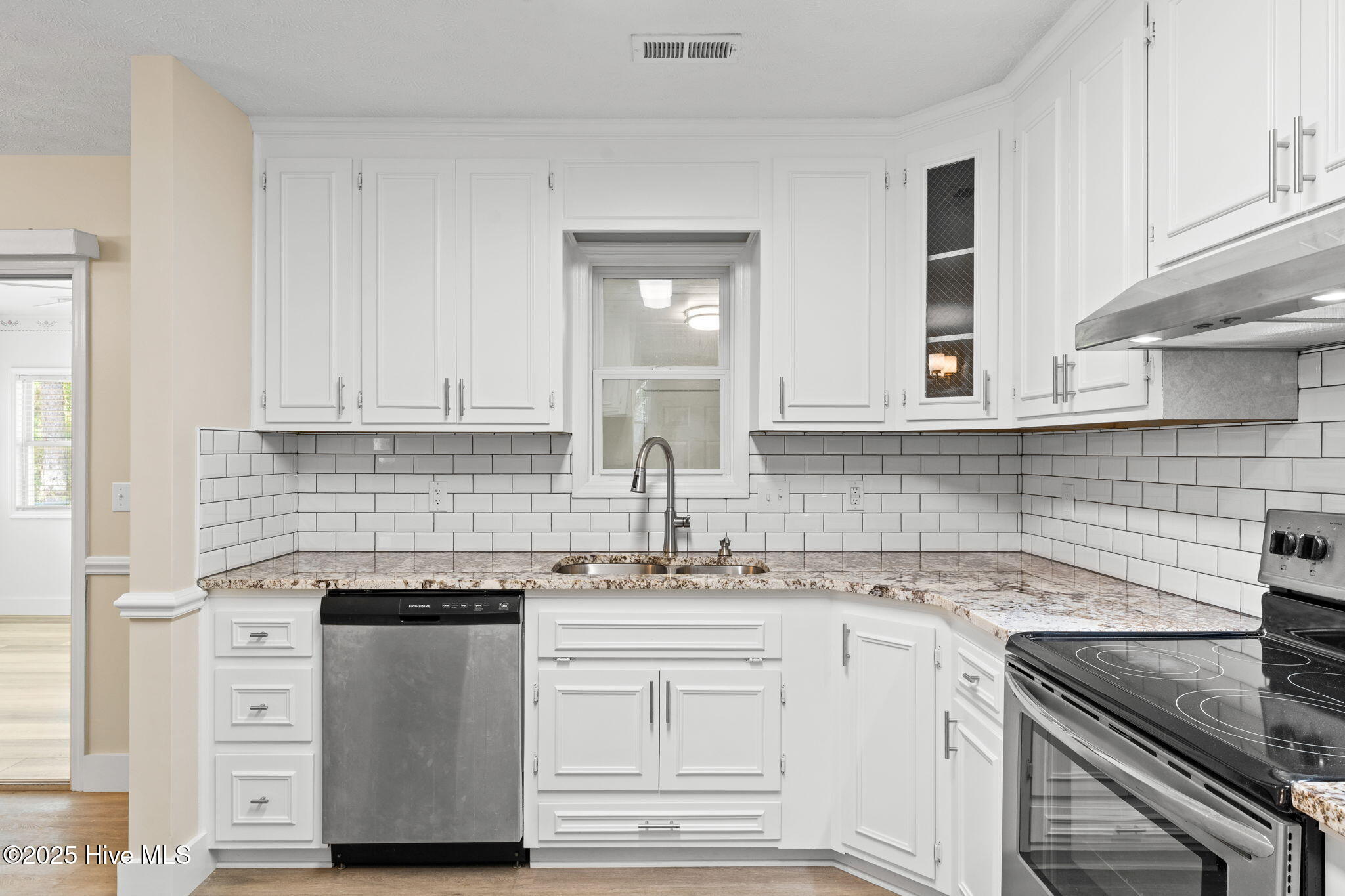 100551974 | Photo 15