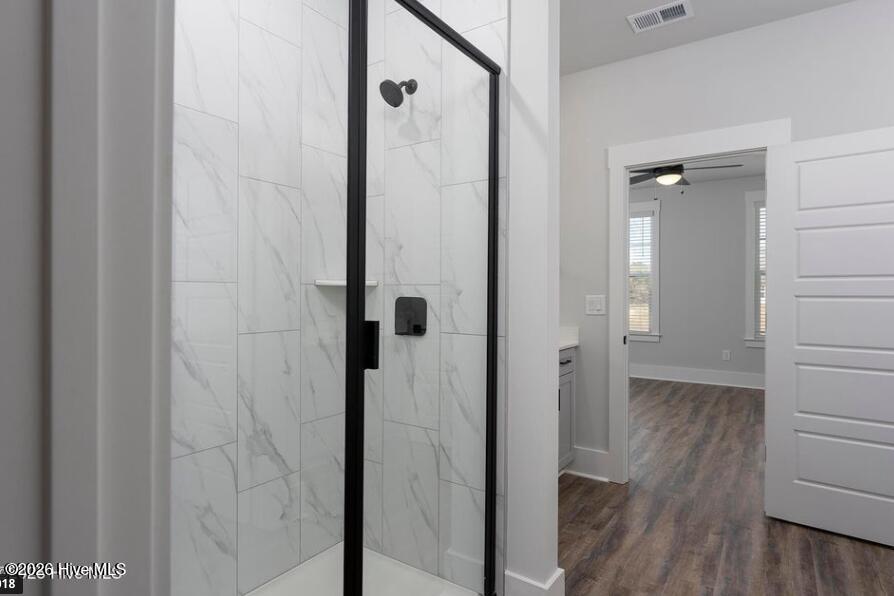 100561670 | Photo 18