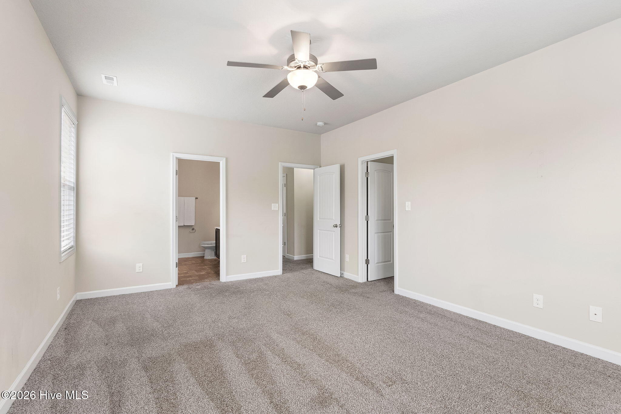 100558093 | Photo 19