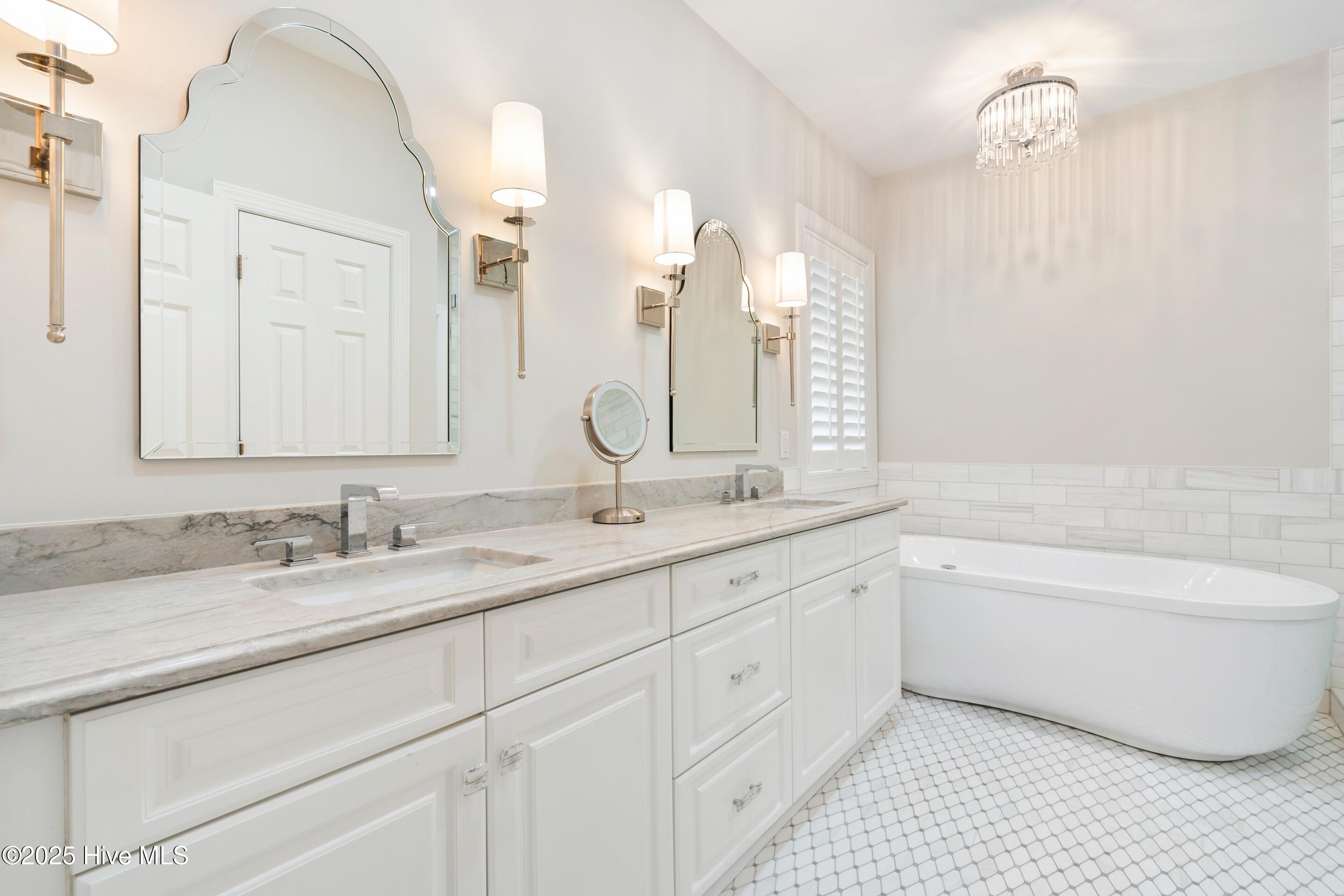 100520389 | Photo 43