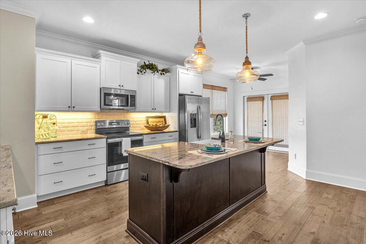 100558839 | Photo 24