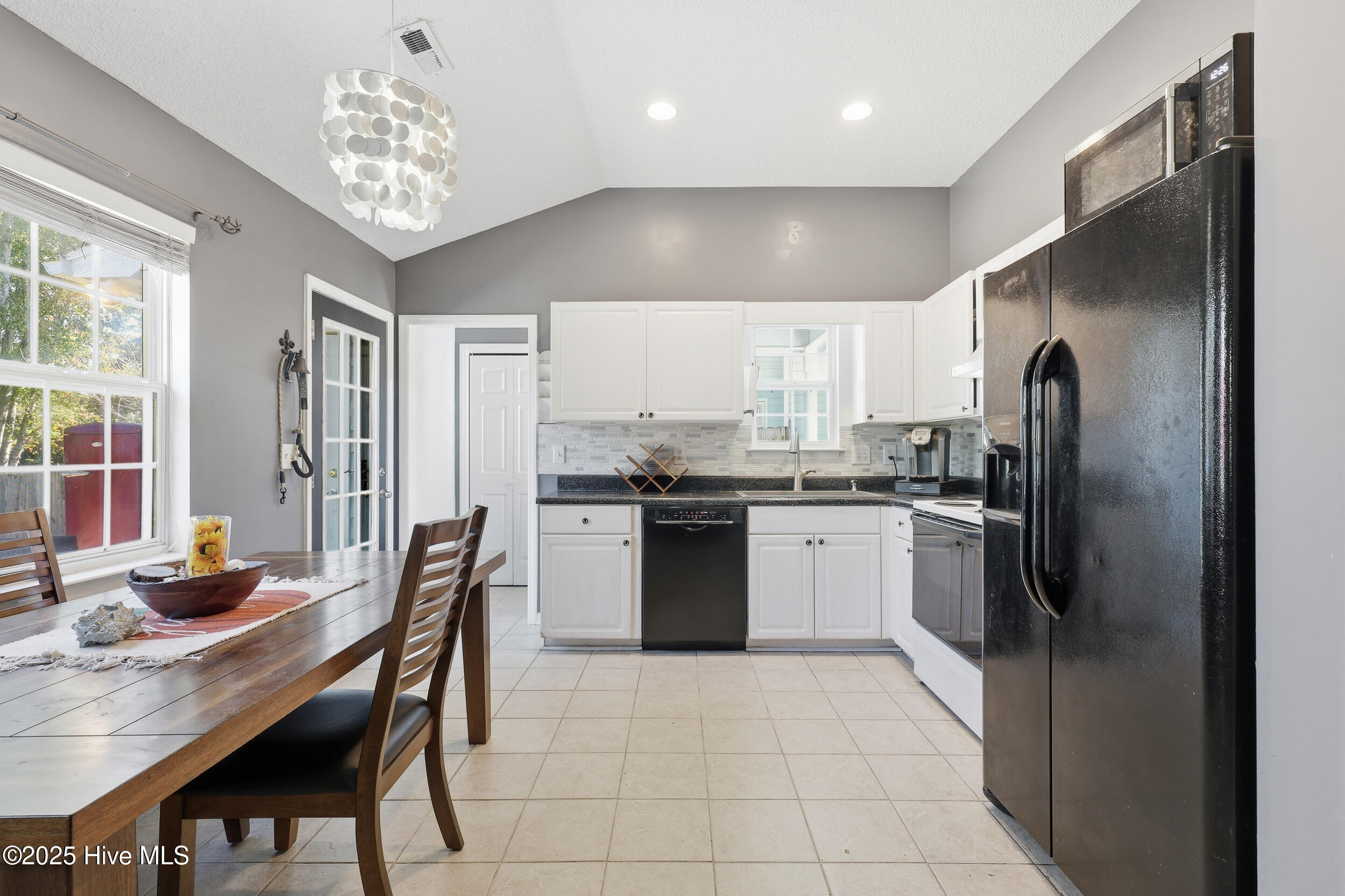 100540666 | Photo 14