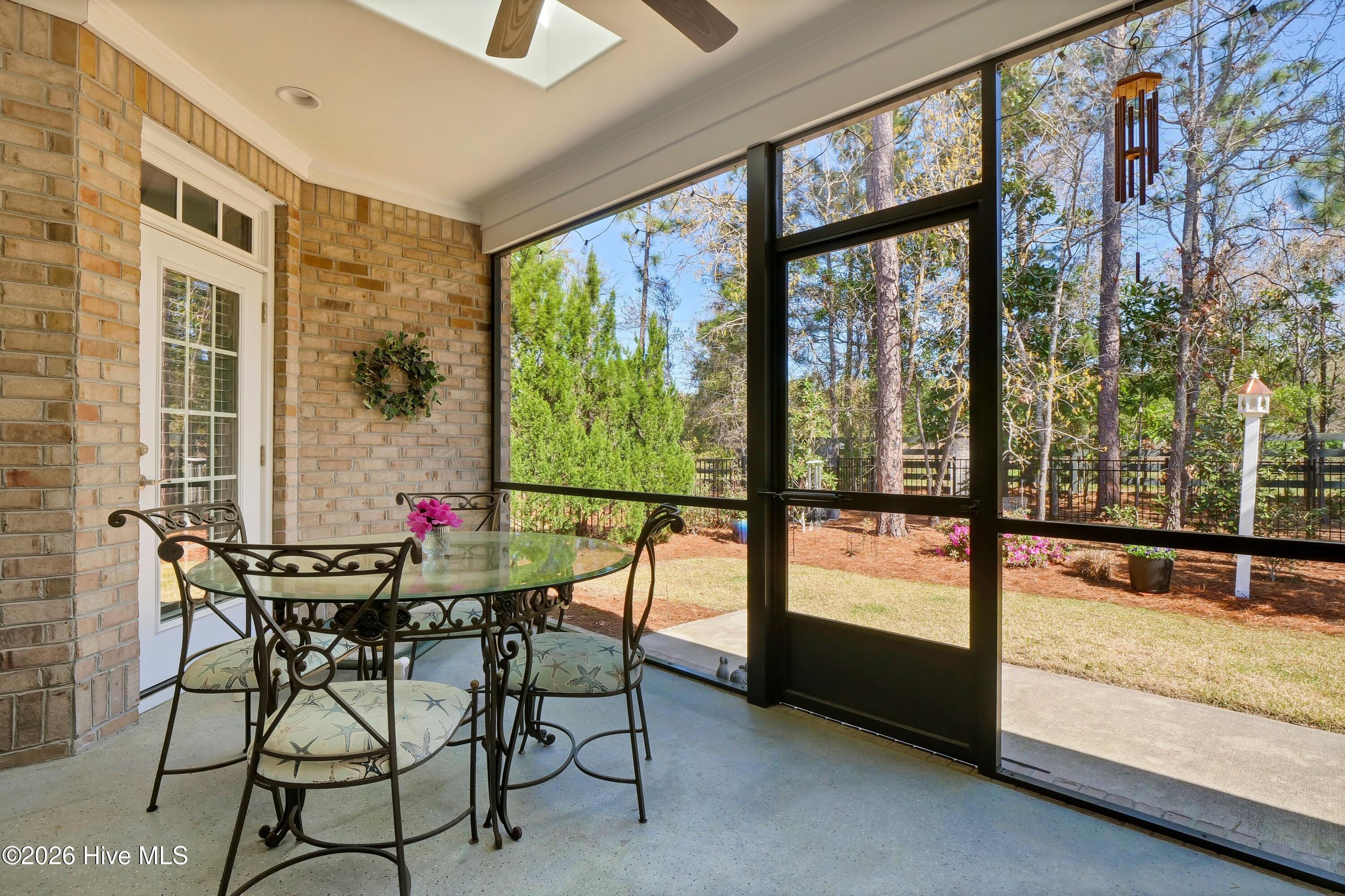 100561257 | Photo 22