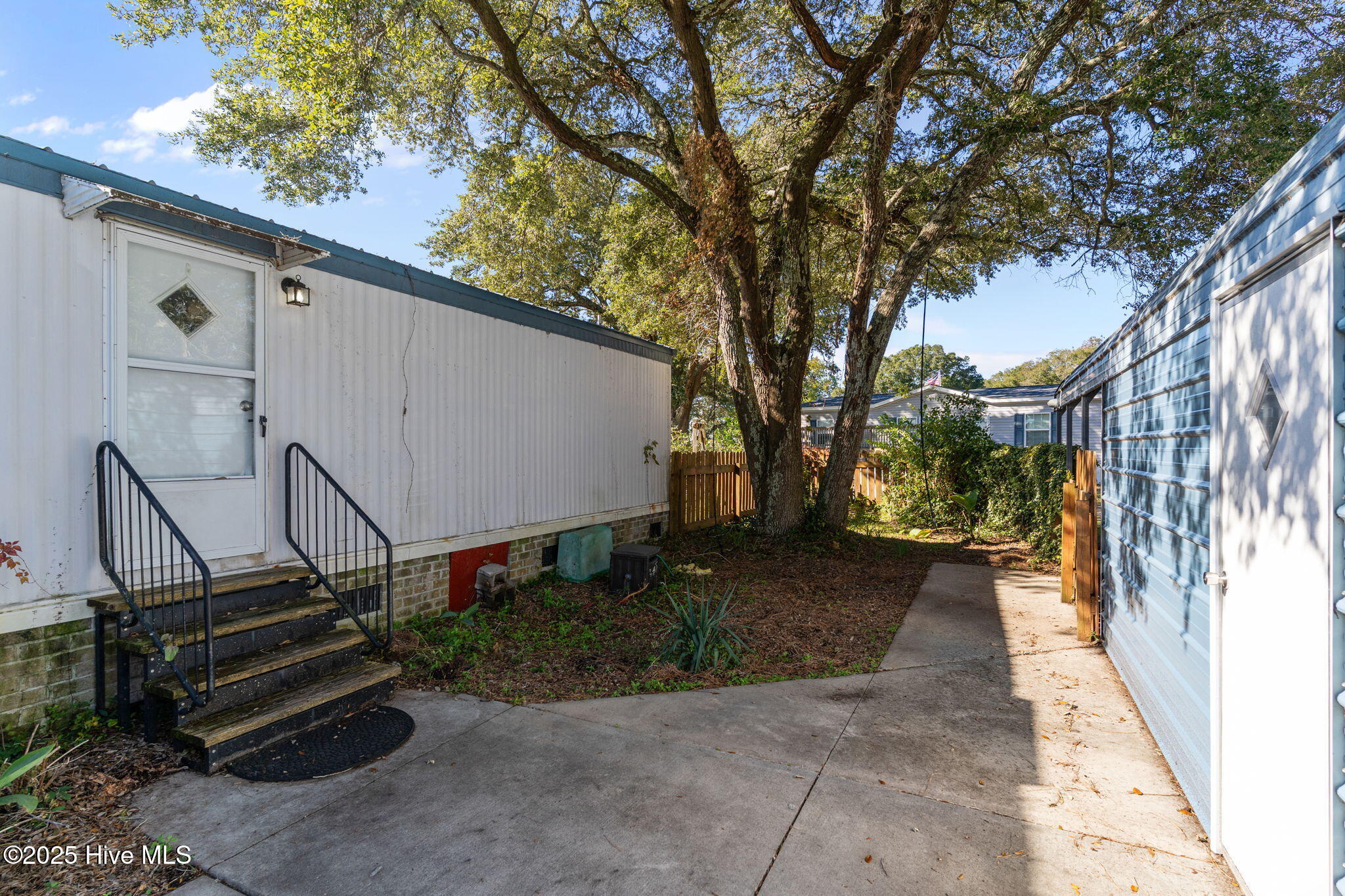 100539780 | Photo 42