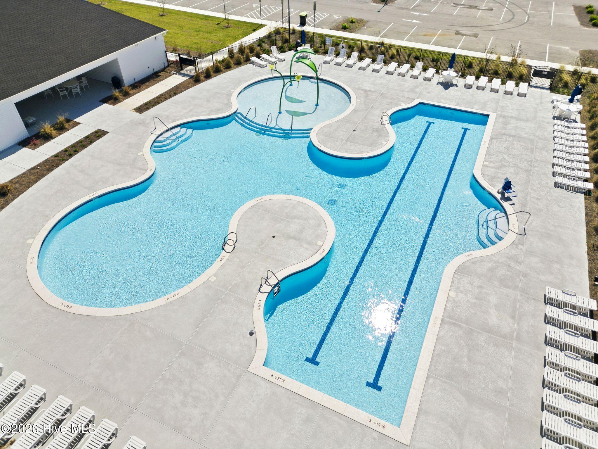 100563998 | Photo 62