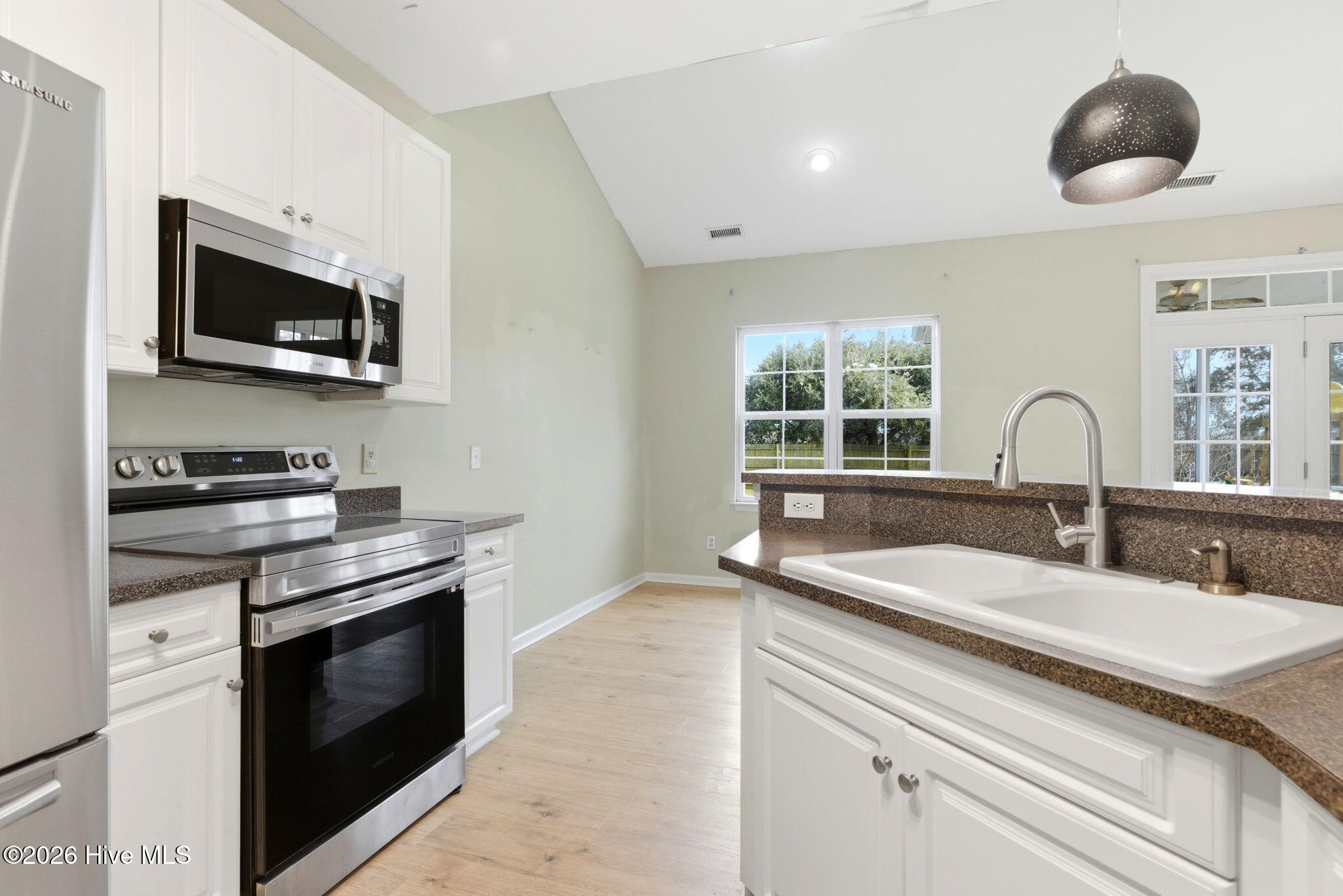 100556646 | Photo 14