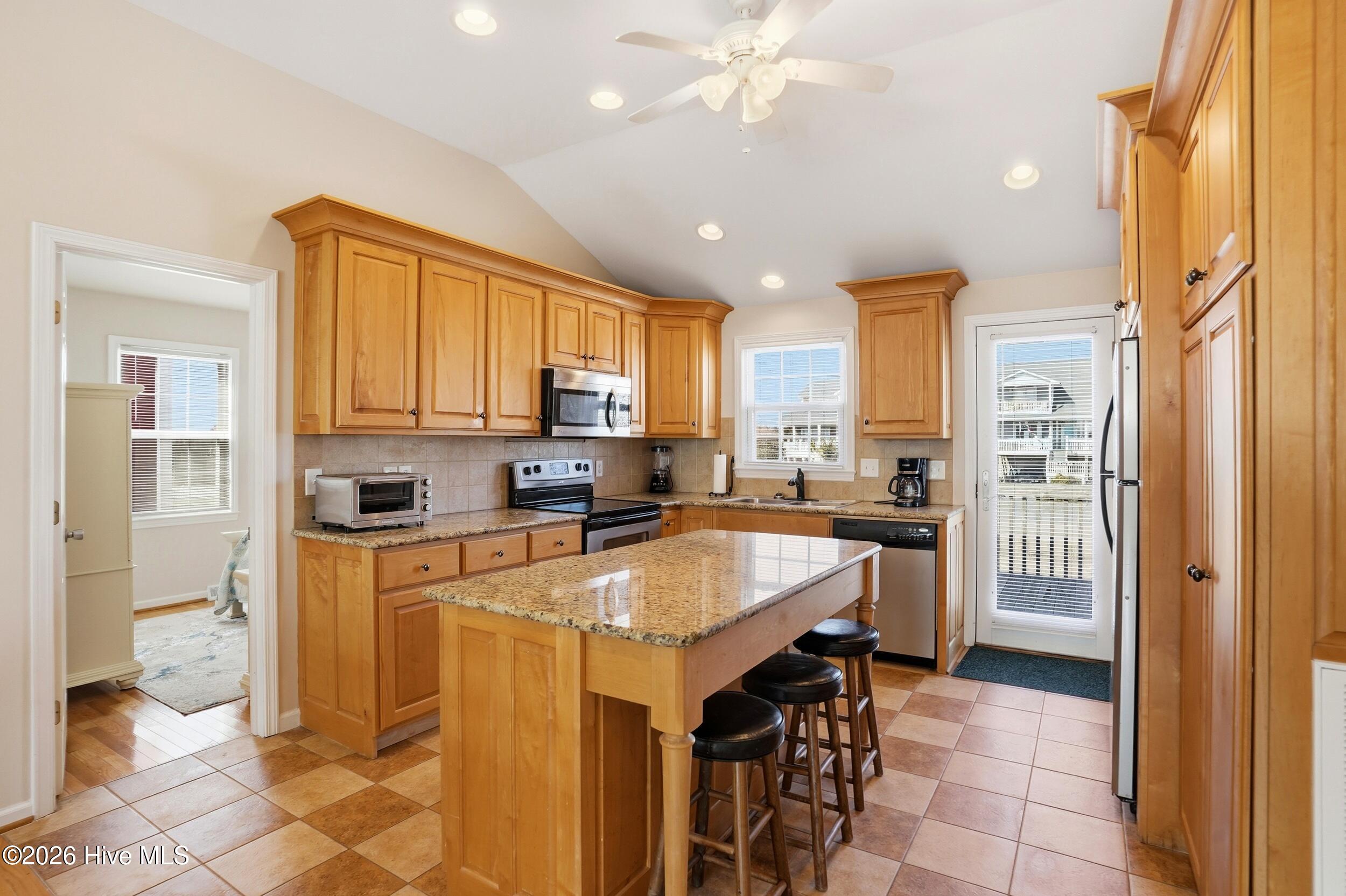 100554580 | Photo 11