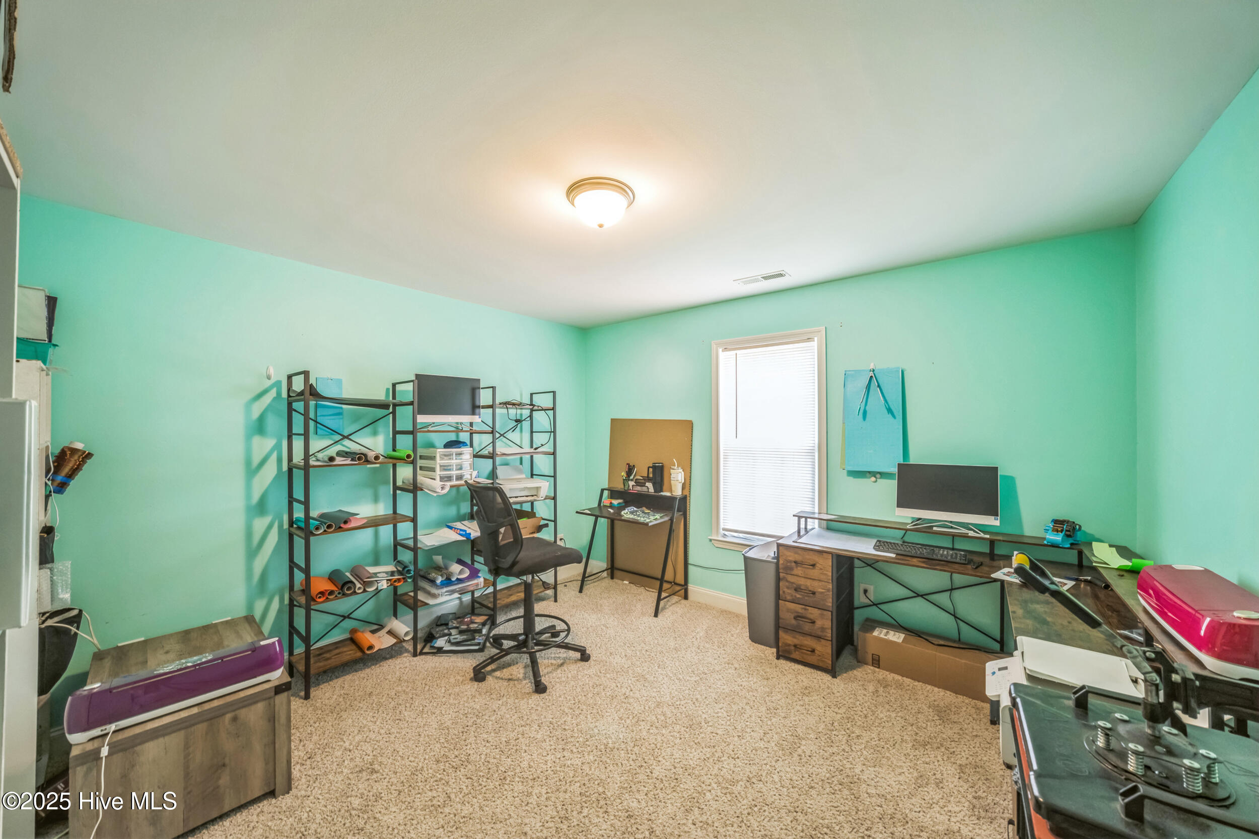 100517815 | Photo 23