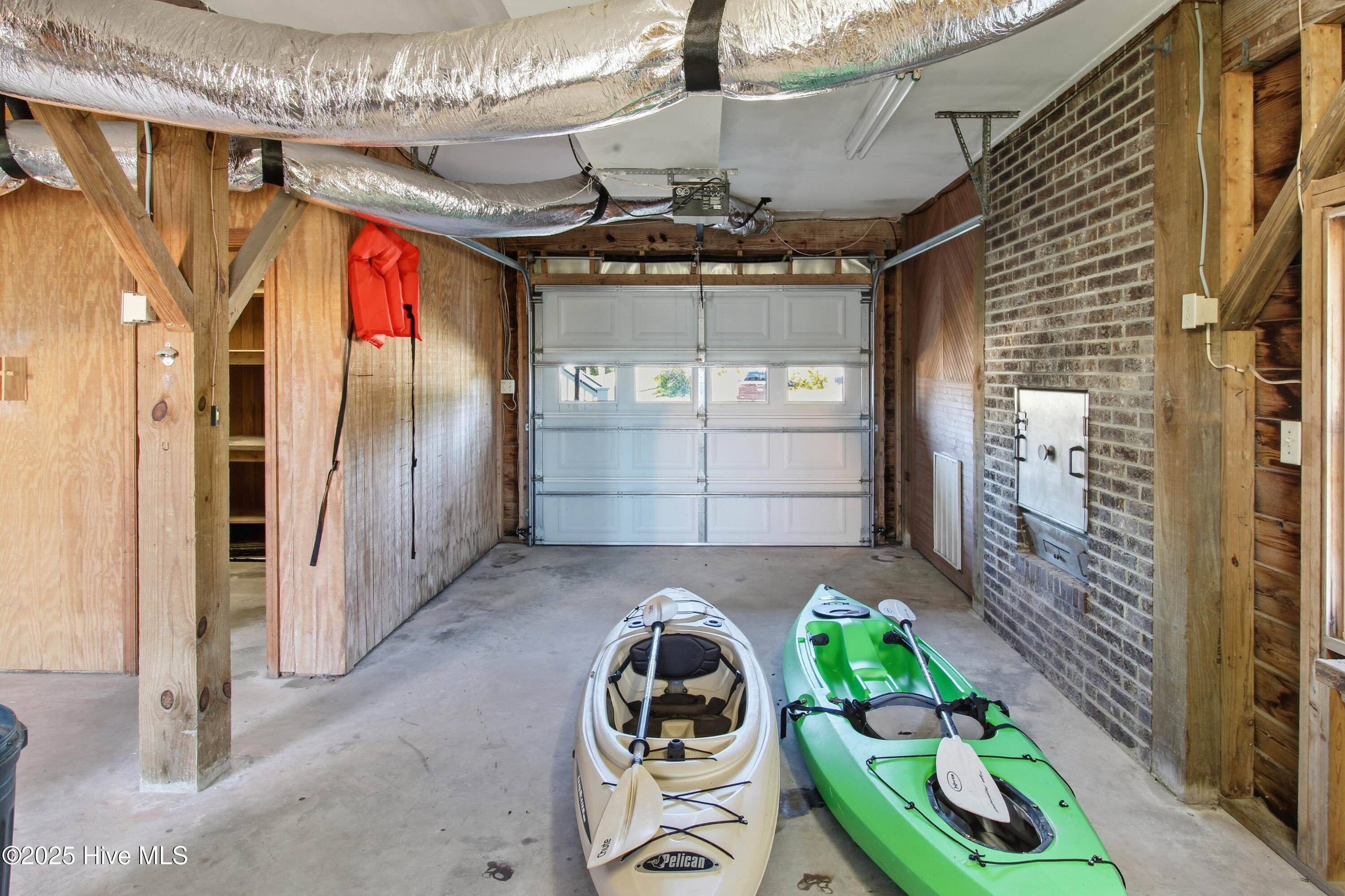 100557076 | Photo 33