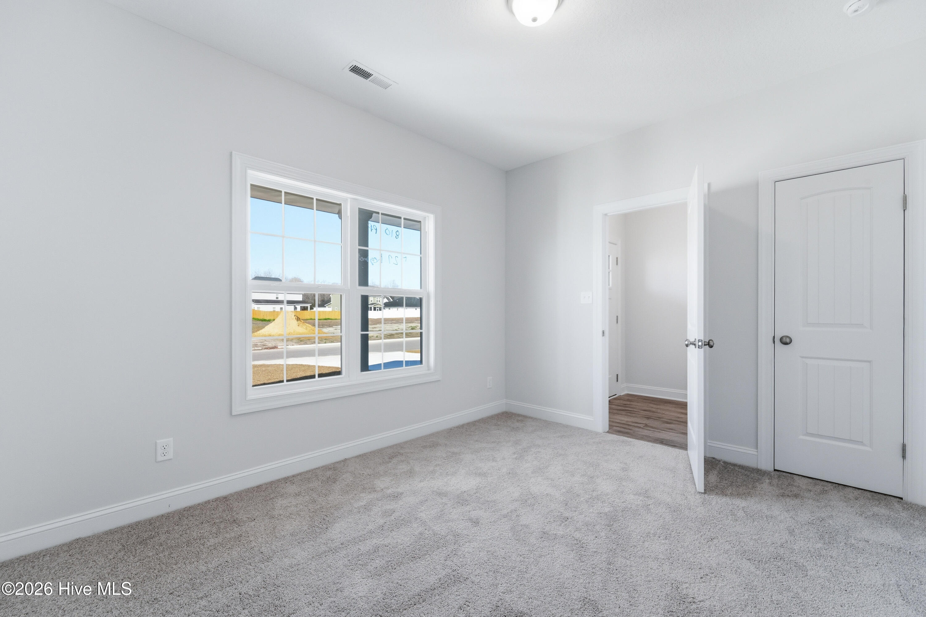 100530742 | Photo 22