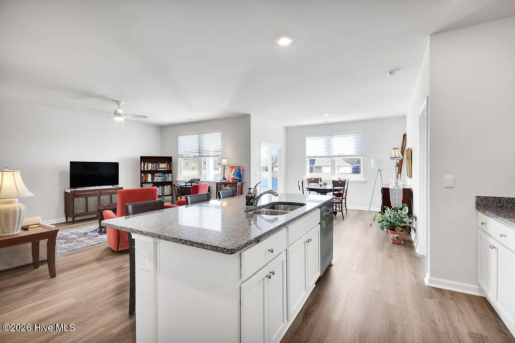 100556486 | Photo 14