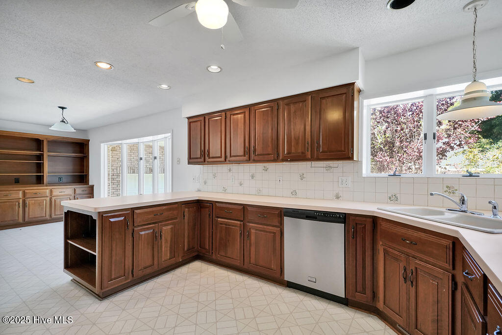 100532776 | Photo 10