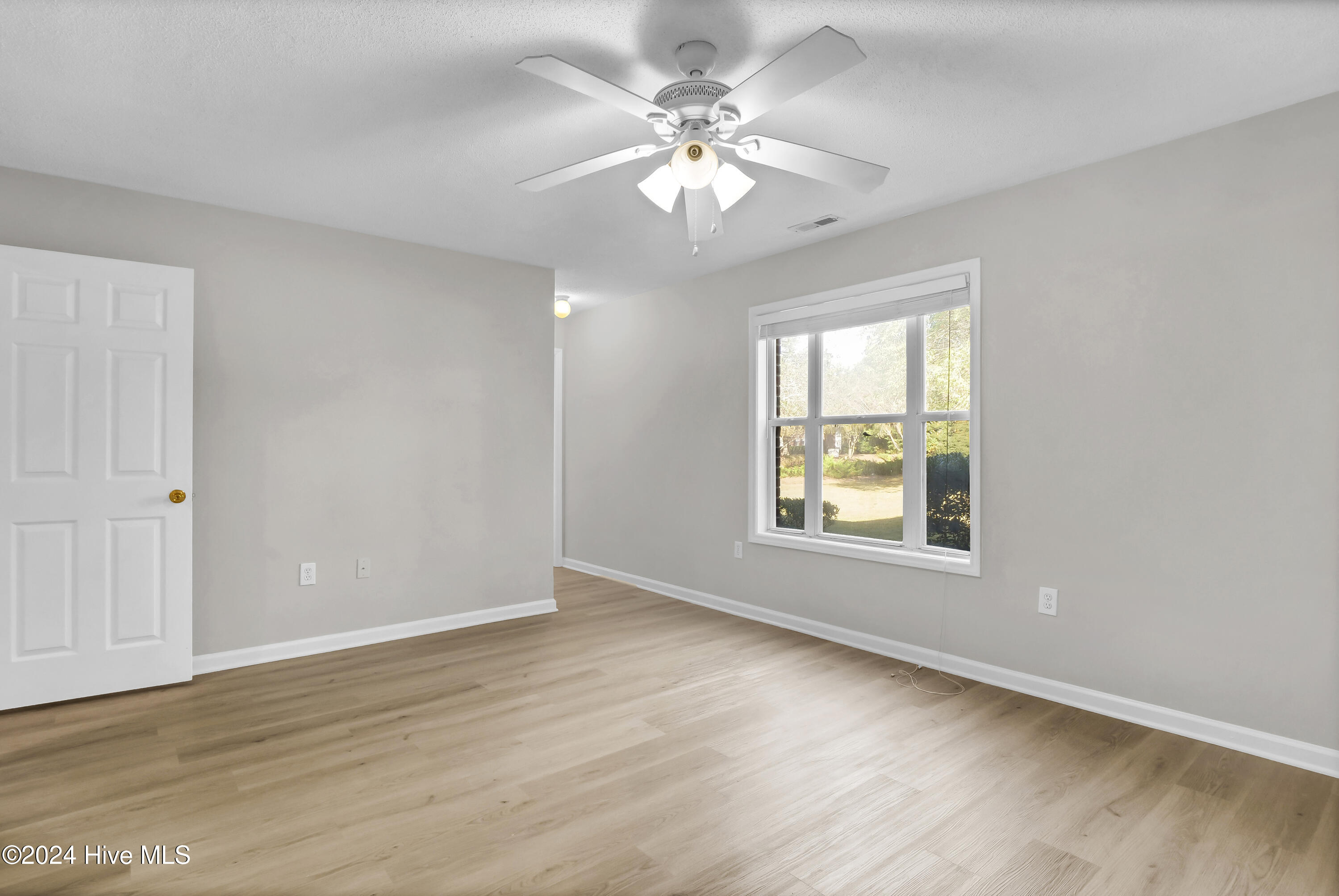 100544436 | Photo 14