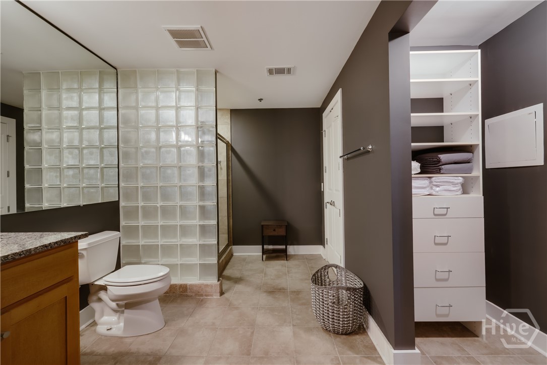 494 Baxter Street 32