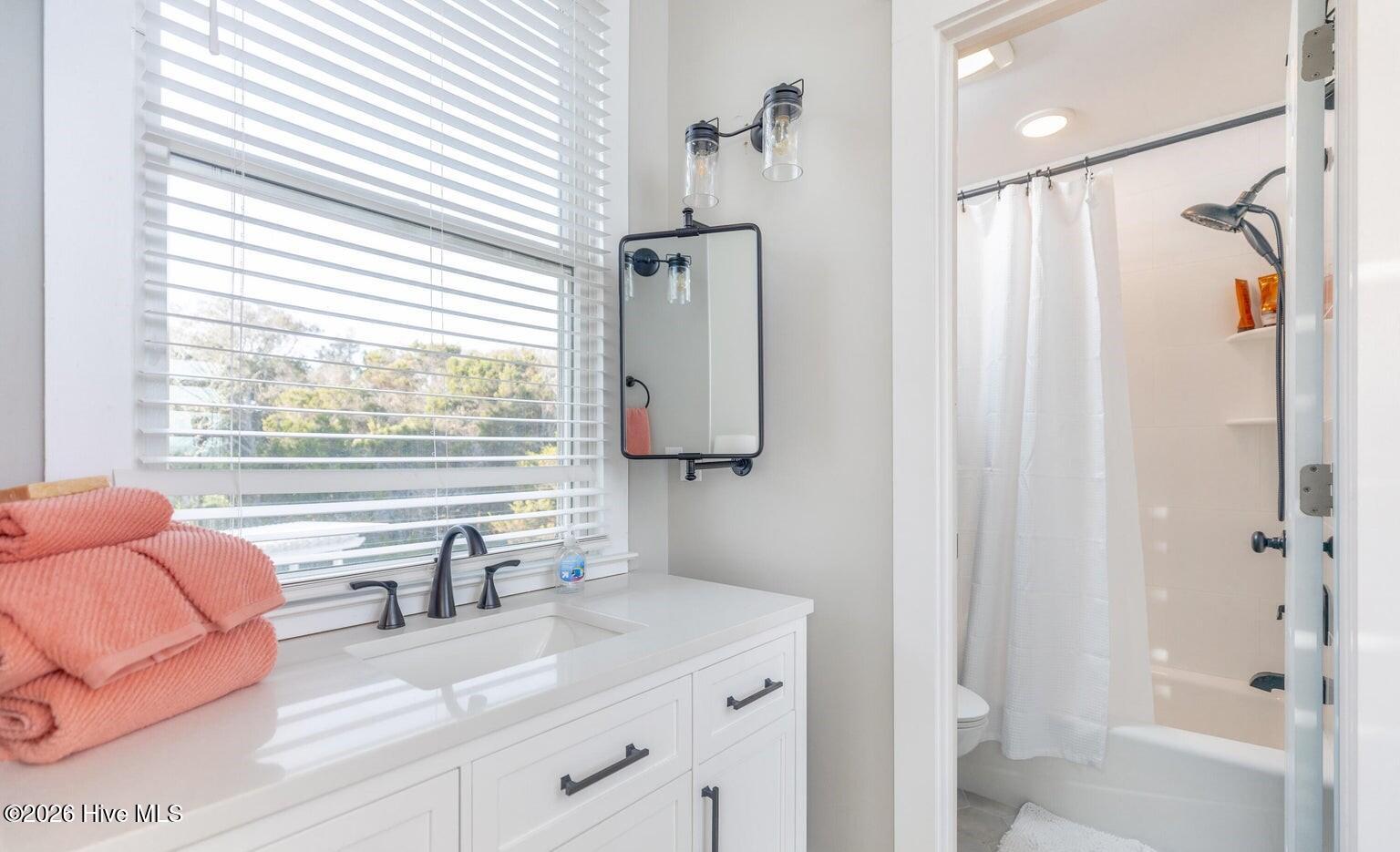 100566503 | Photo 25