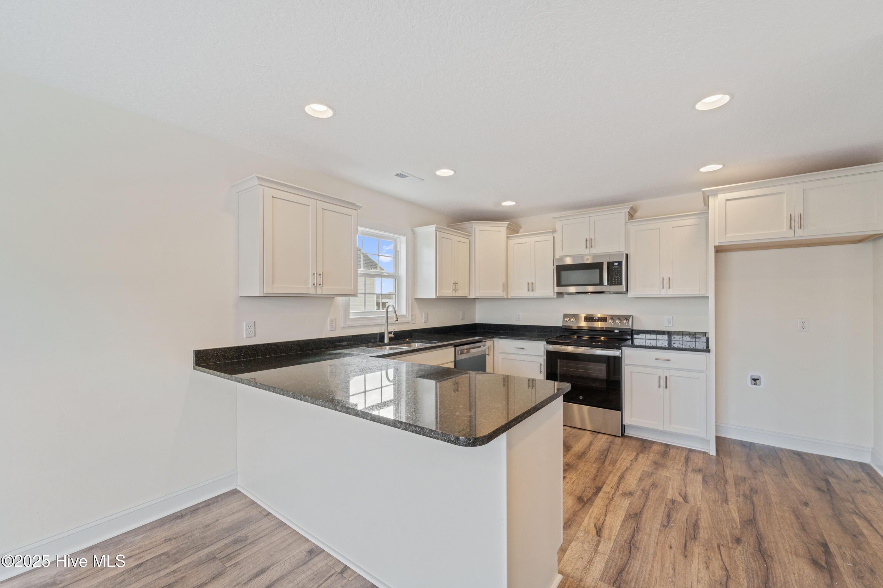 100519944 | Photo 10