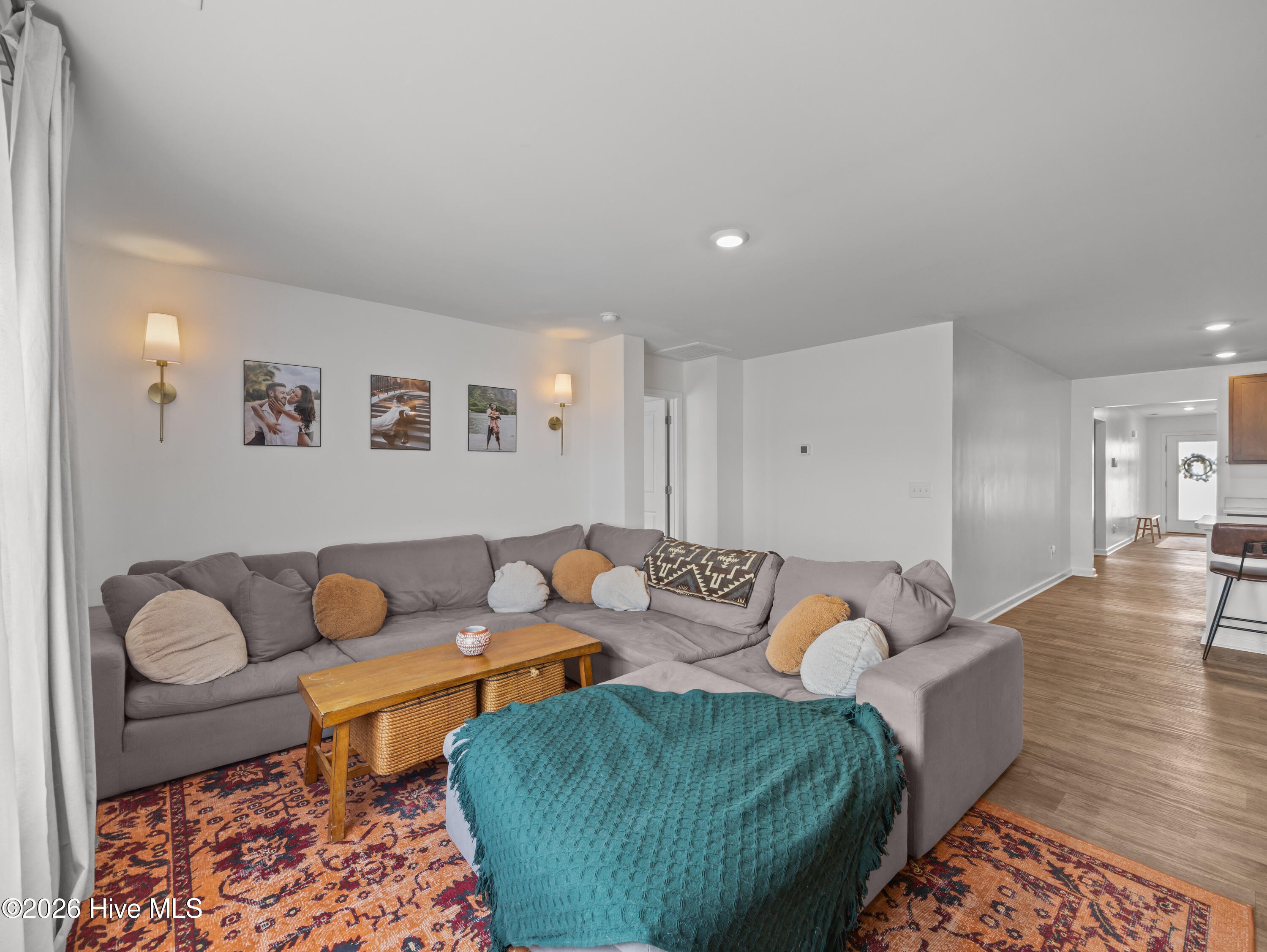 100562642 | Photo 10