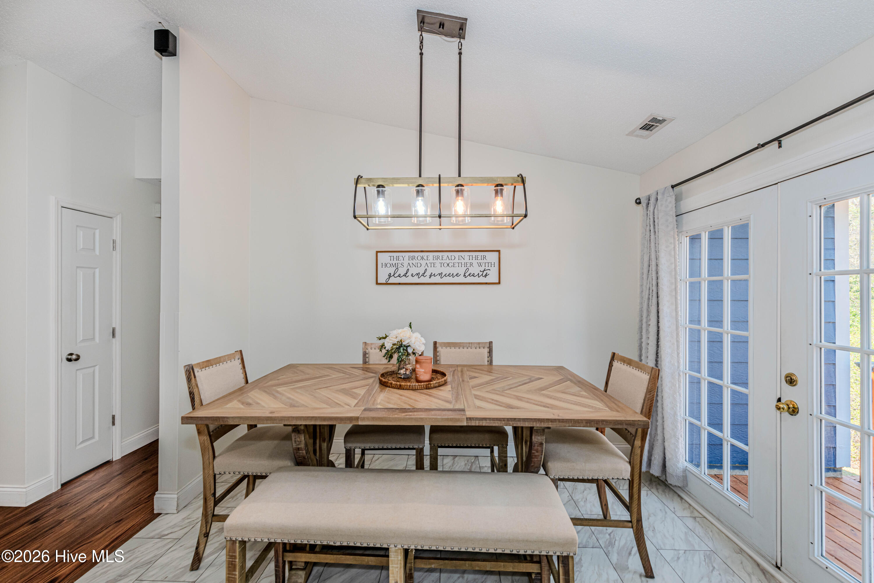 100564633 | Photo 39