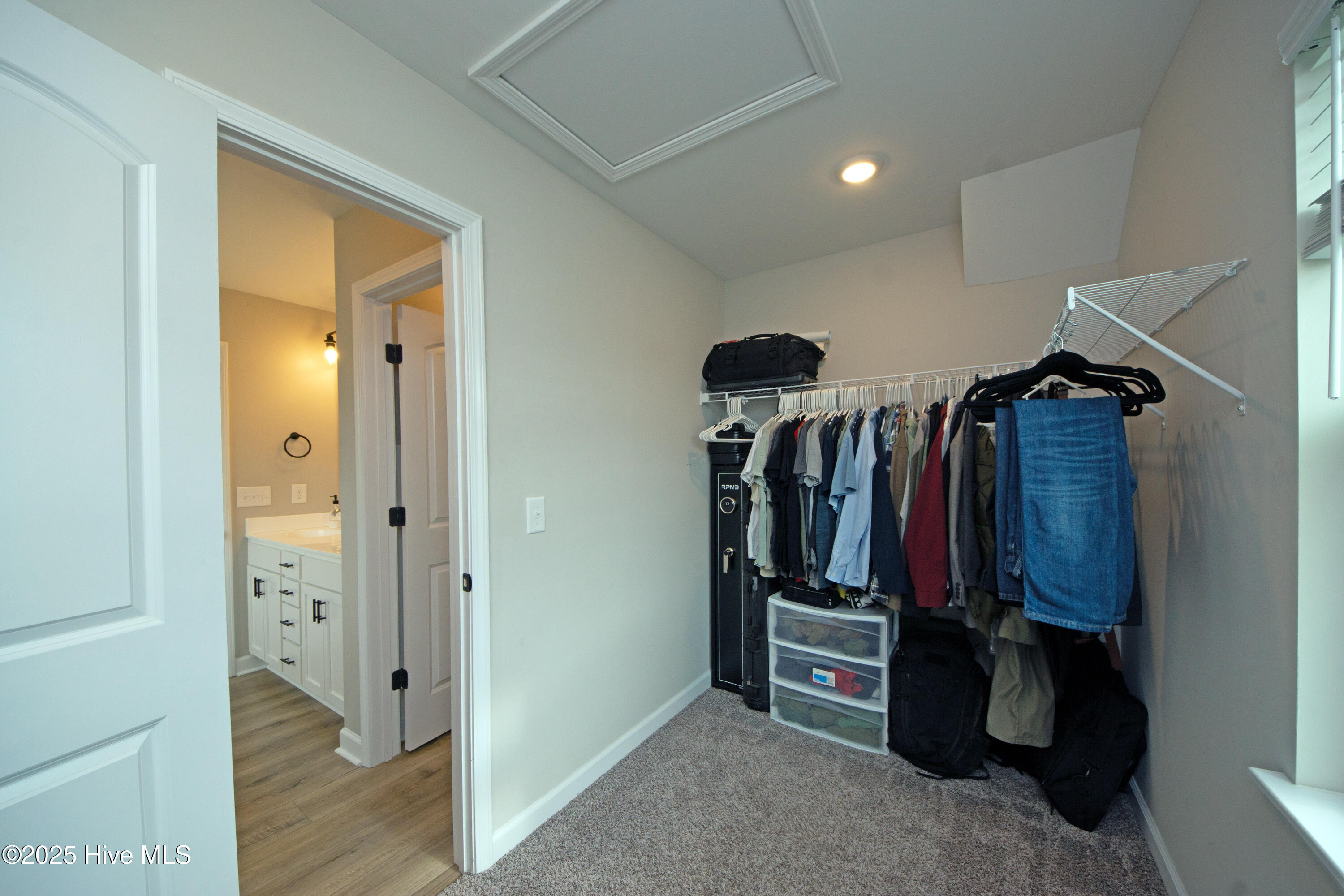 100539129 | Photo 20