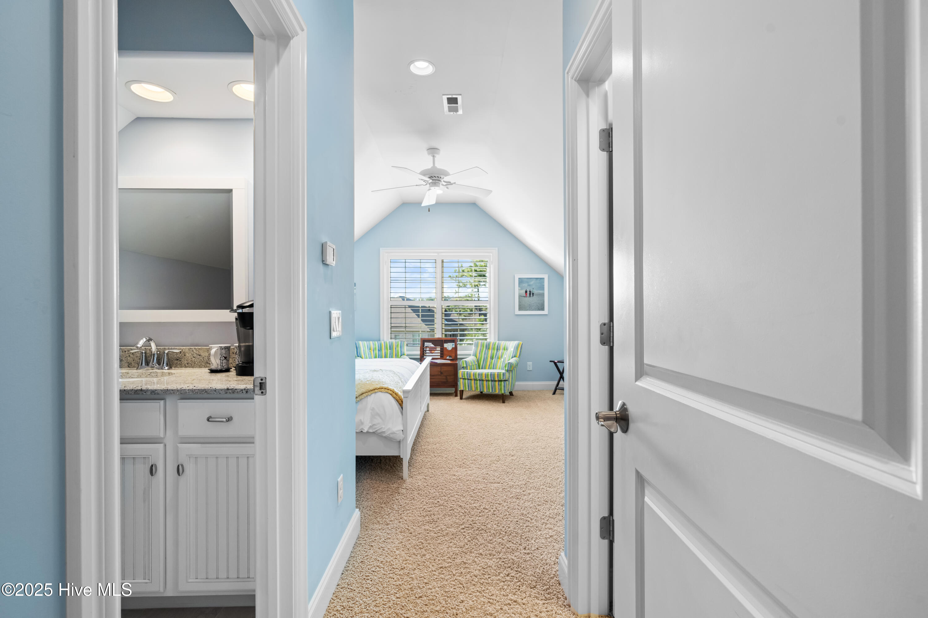 100510416 | Photo 26