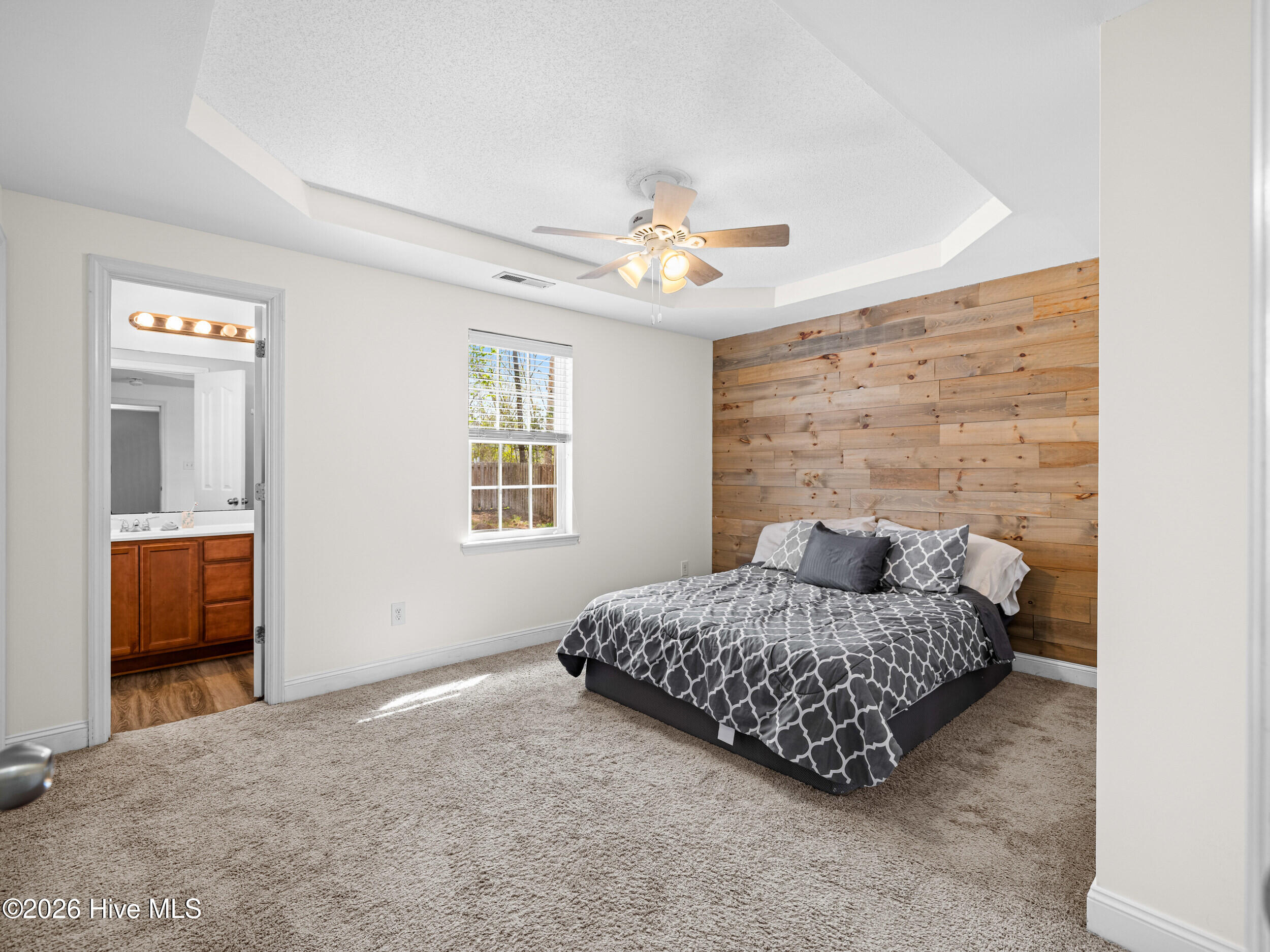 100565306 | Photo 18